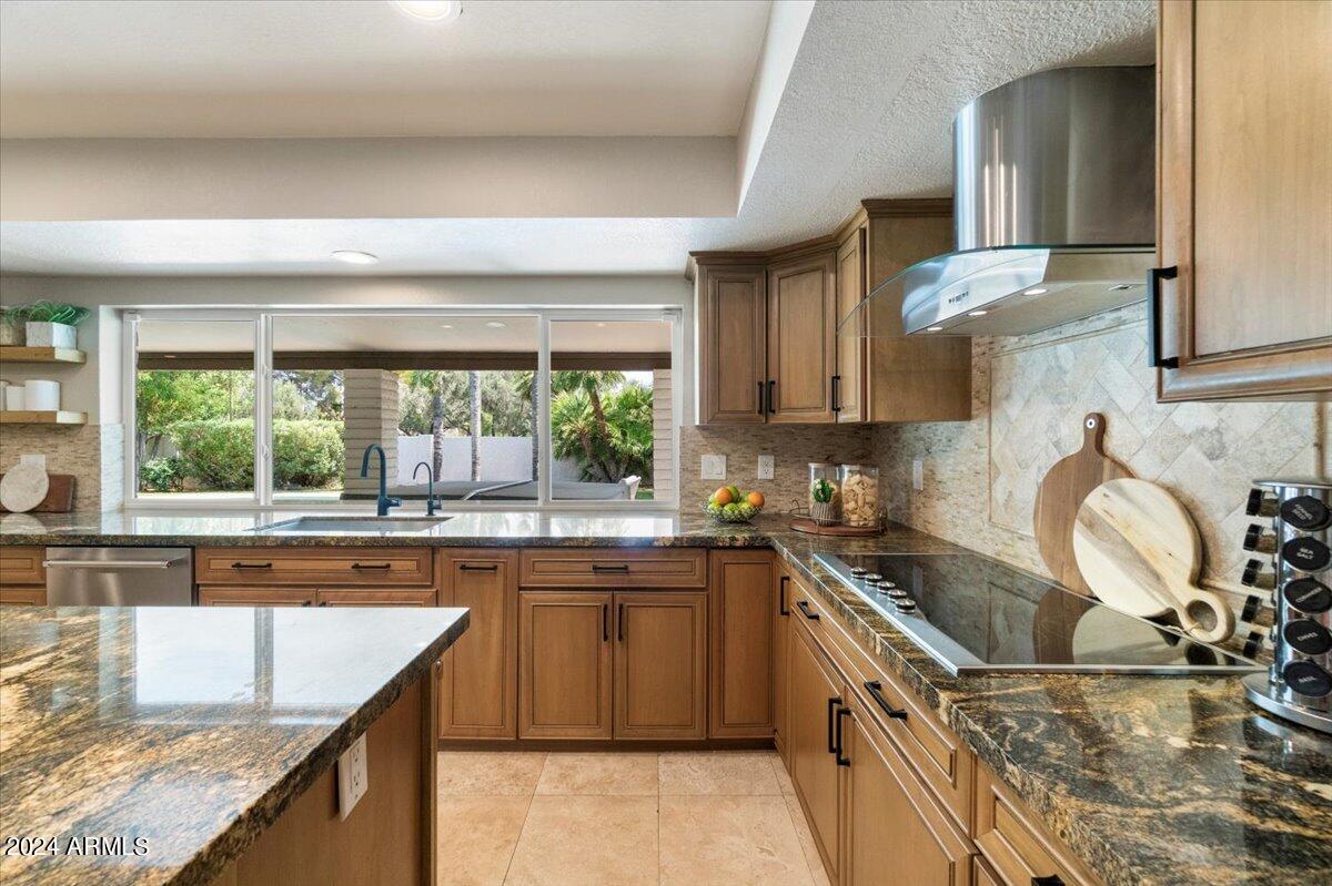 8631 E THOROUGHBRED Trail