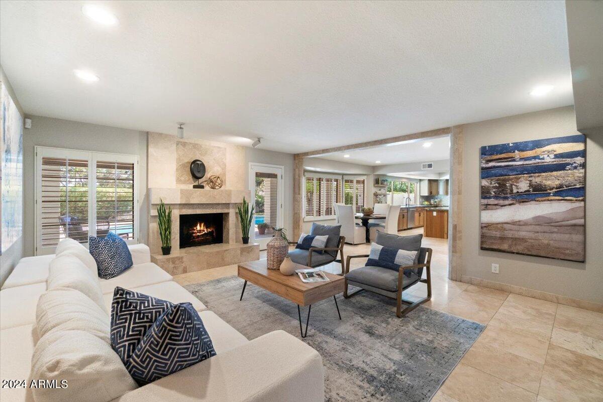 8631 E THOROUGHBRED Trail