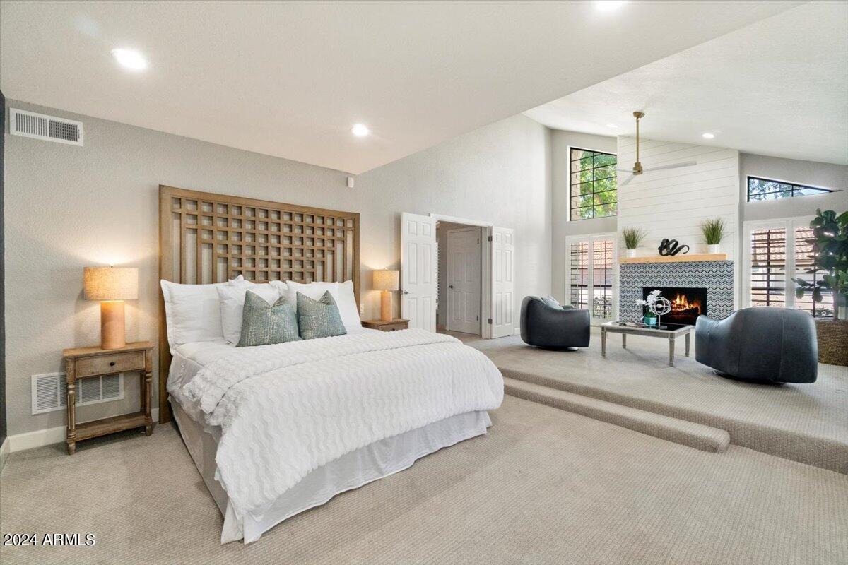 8631 E THOROUGHBRED Trail