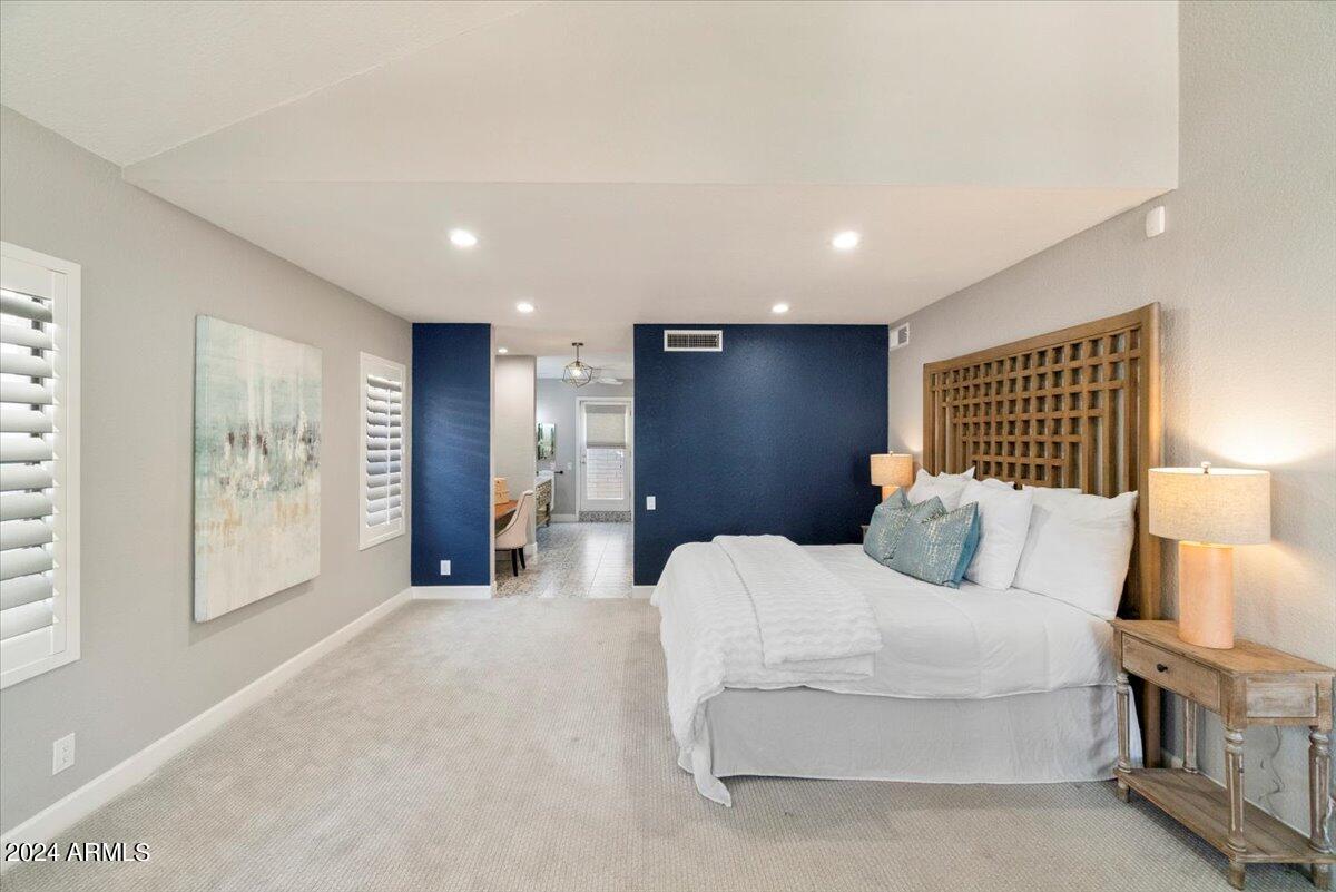 8631 E THOROUGHBRED Trail