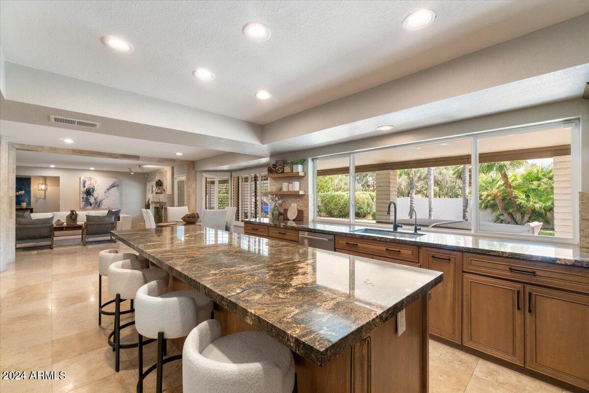 8631 E THOROUGHBRED Trail