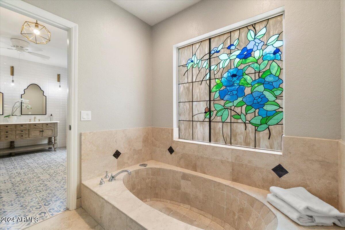 8631 E THOROUGHBRED Trail