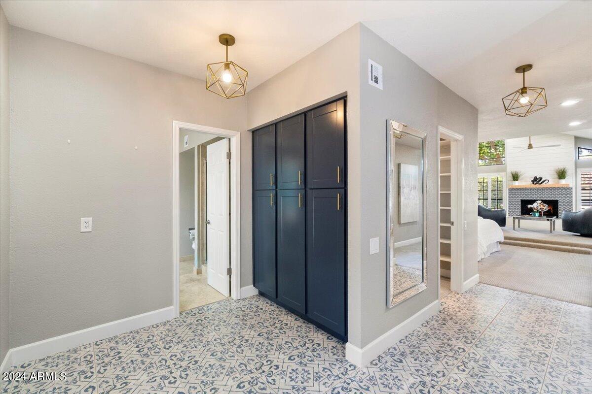 8631 E THOROUGHBRED Trail