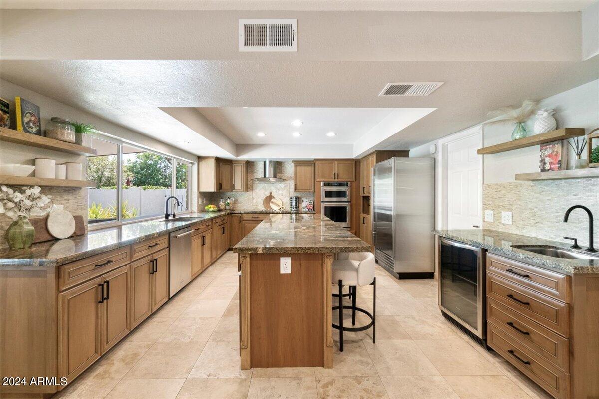 8631 E THOROUGHBRED Trail
