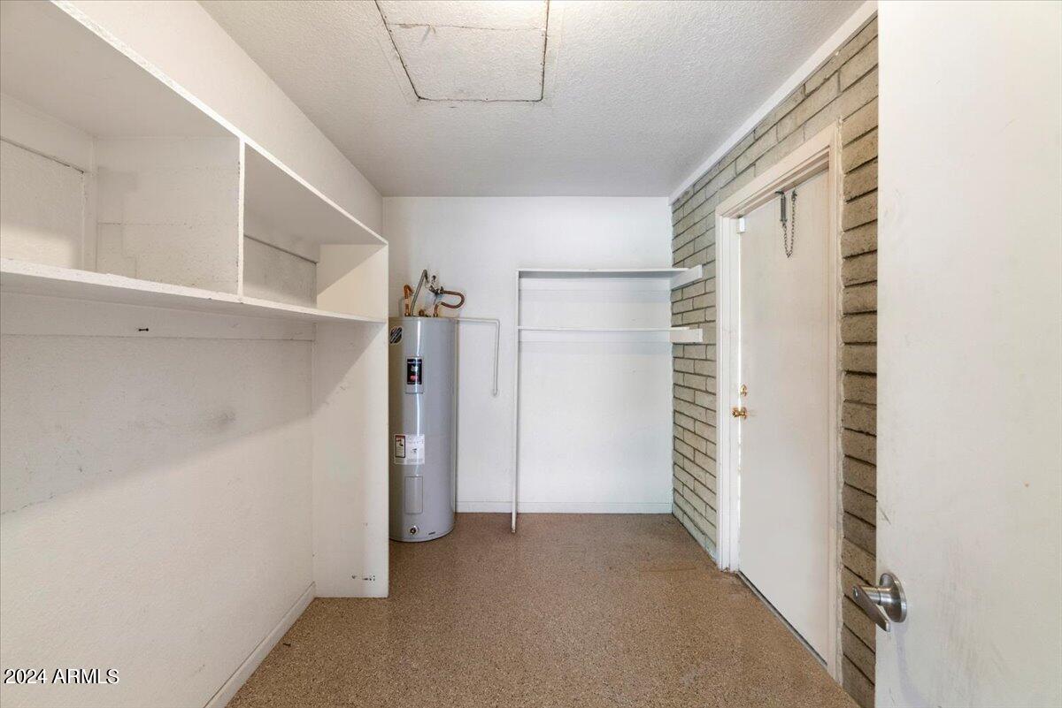 8631 E THOROUGHBRED Trail