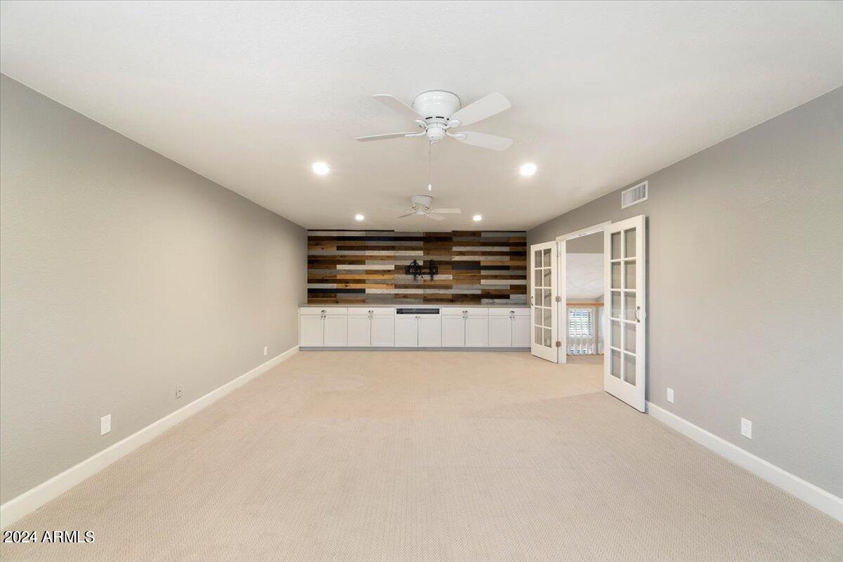 8631 E THOROUGHBRED Trail