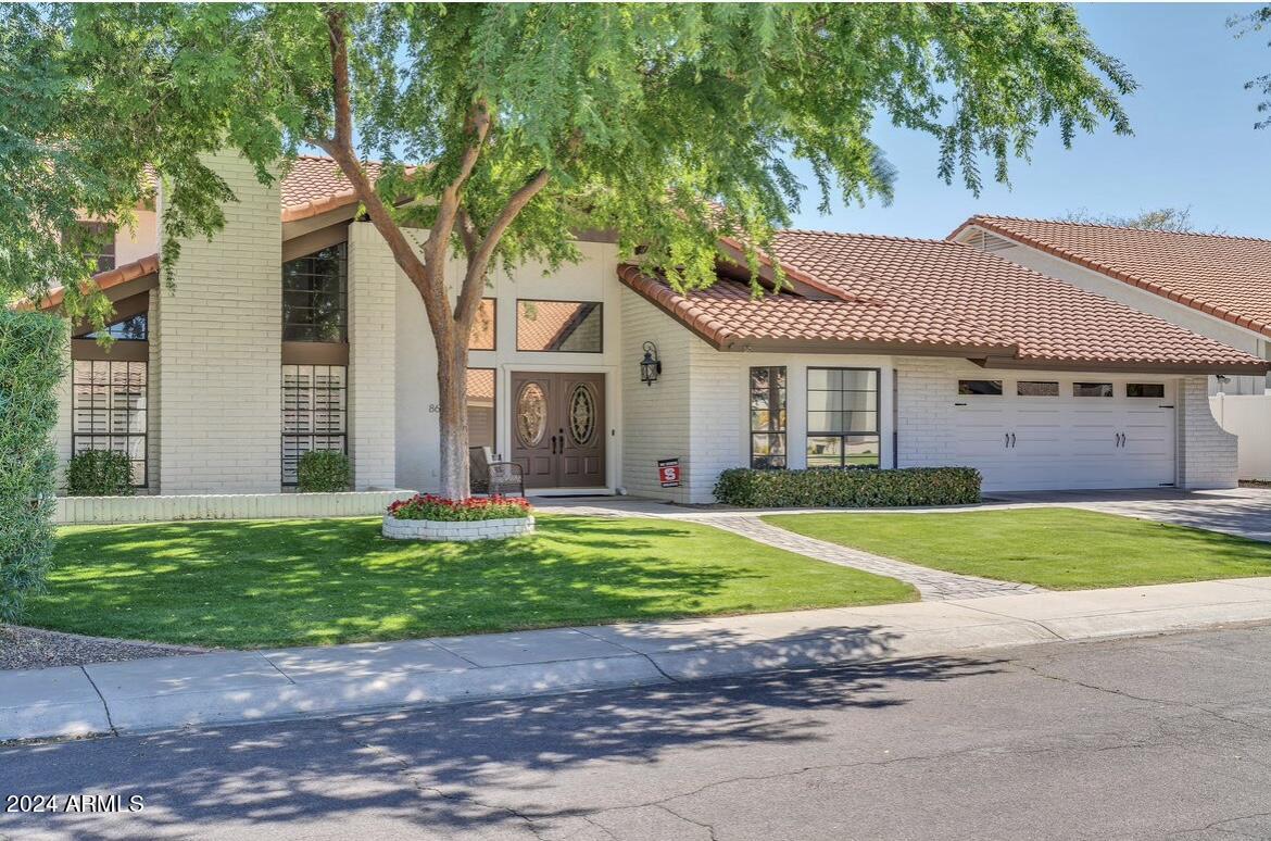 8631 E THOROUGHBRED Trail