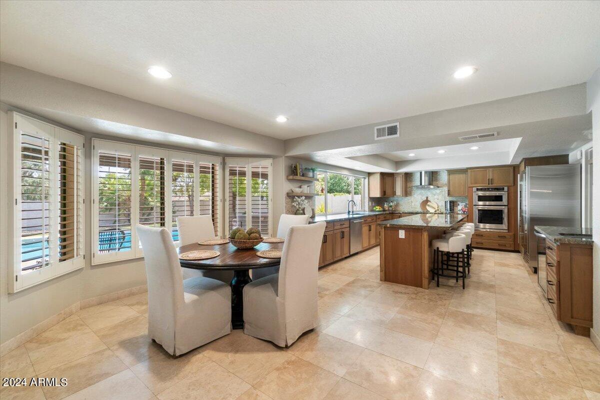 8631 E THOROUGHBRED Trail