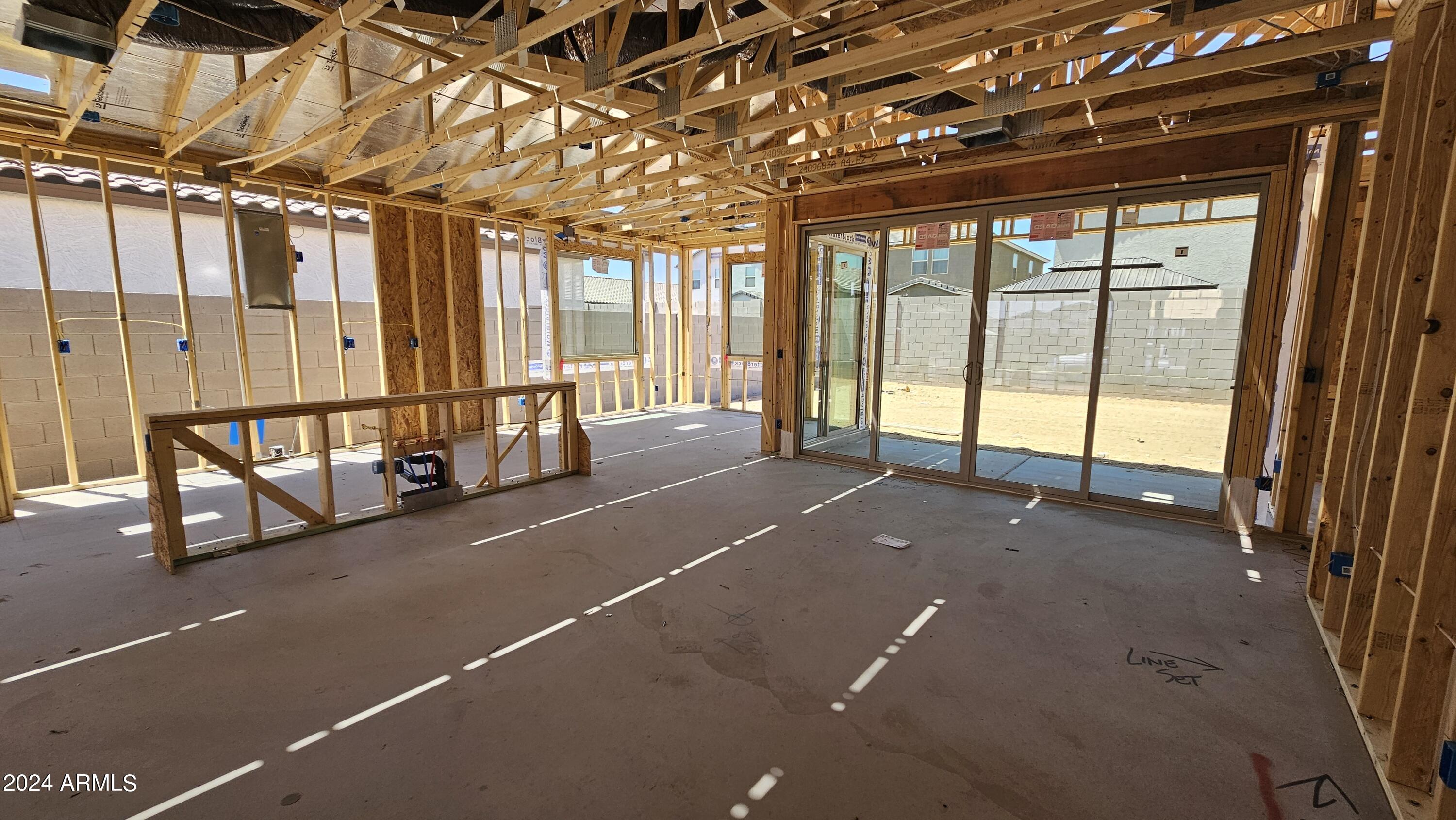 2042 E LARIAT Avenue