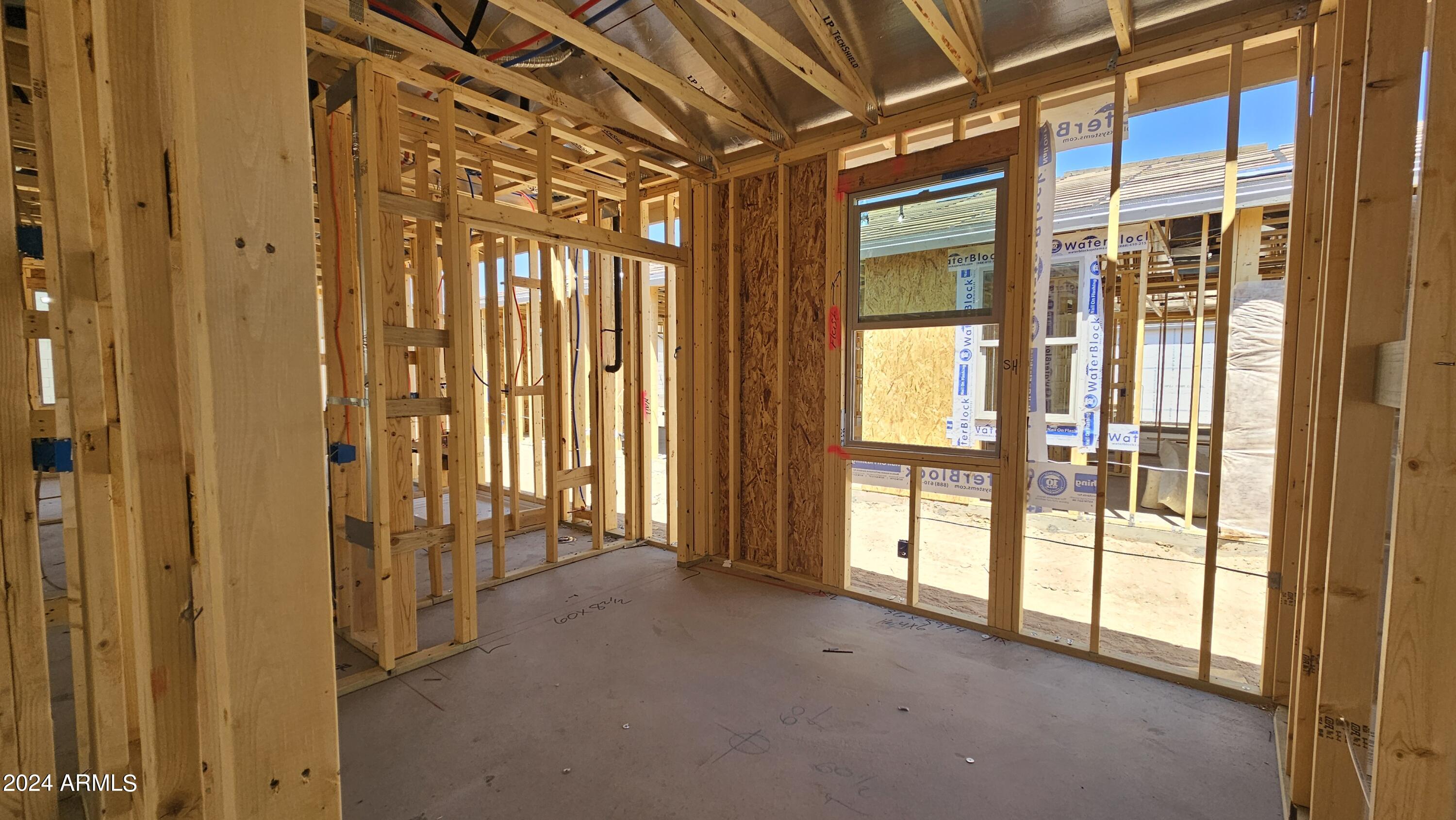 2042 E LARIAT Avenue