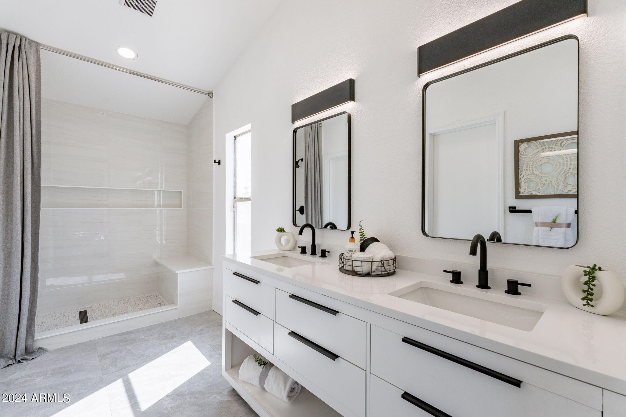 7102 W WINDROSE Drive