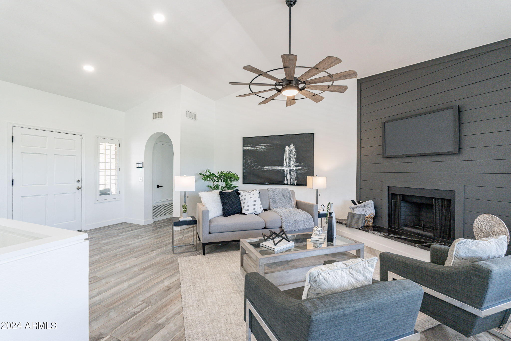 7102 W WINDROSE Drive