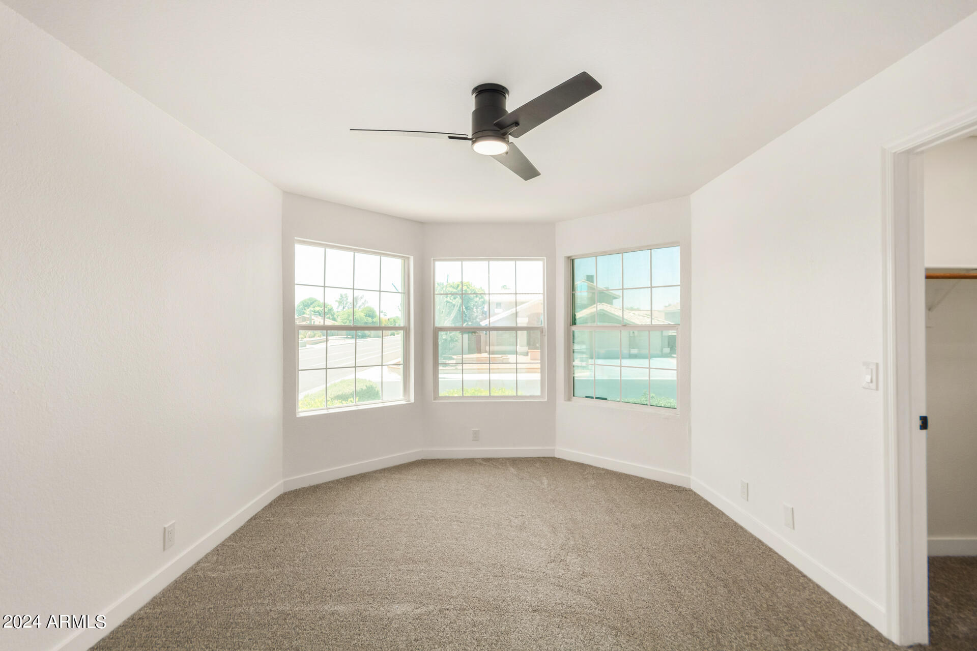 7102 W WINDROSE Drive