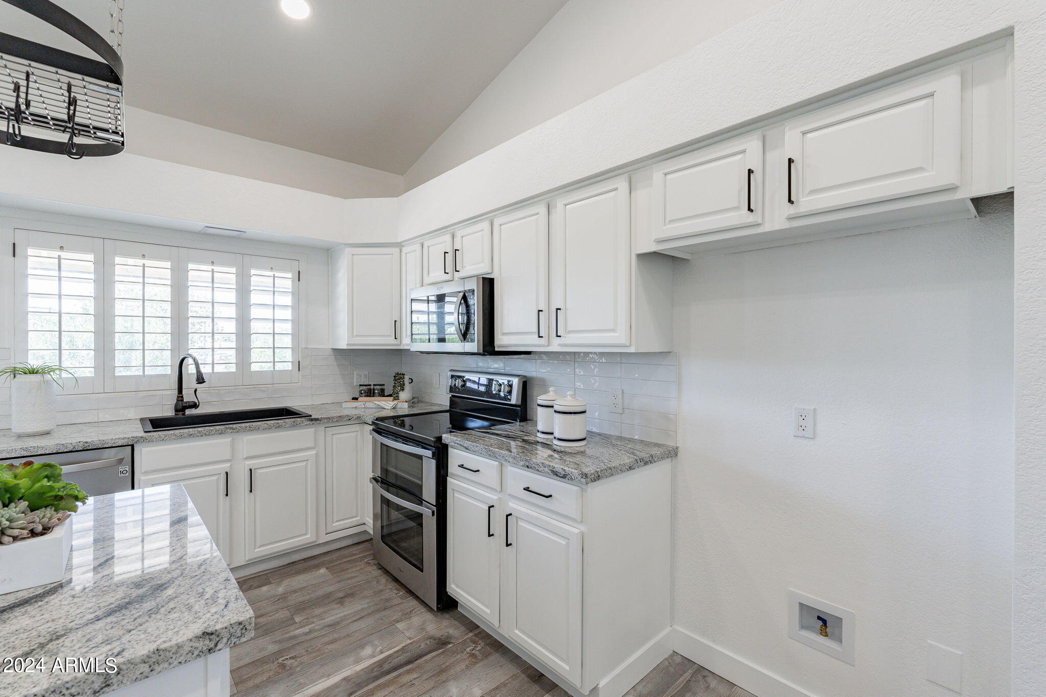 7102 W WINDROSE Drive