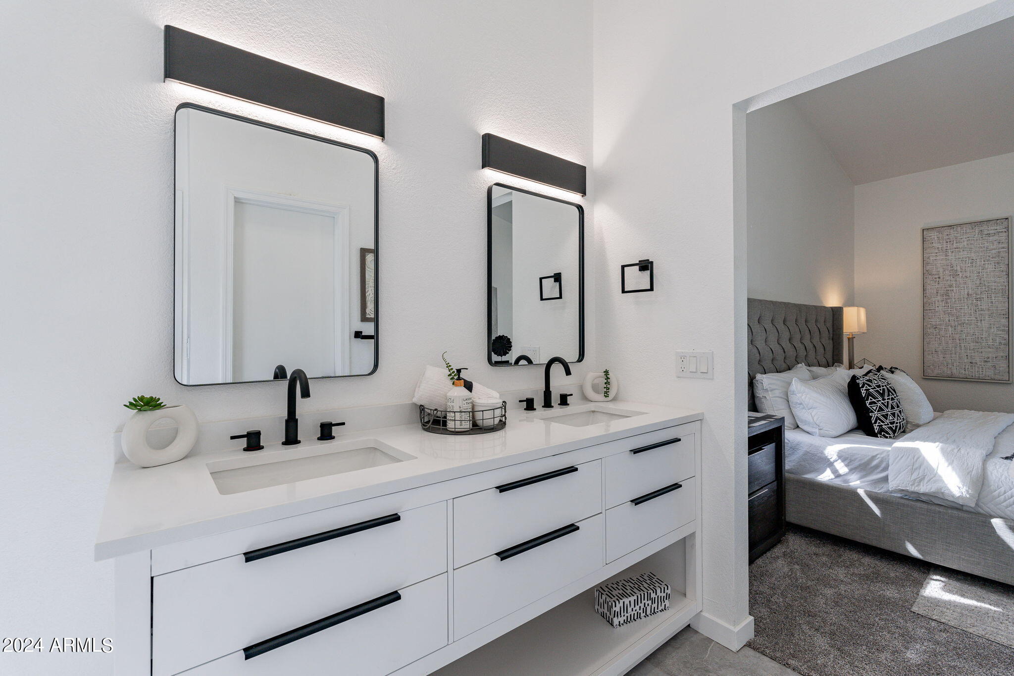 7102 W WINDROSE Drive