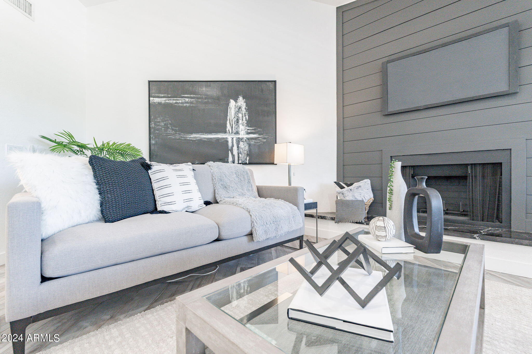 7102 W WINDROSE Drive