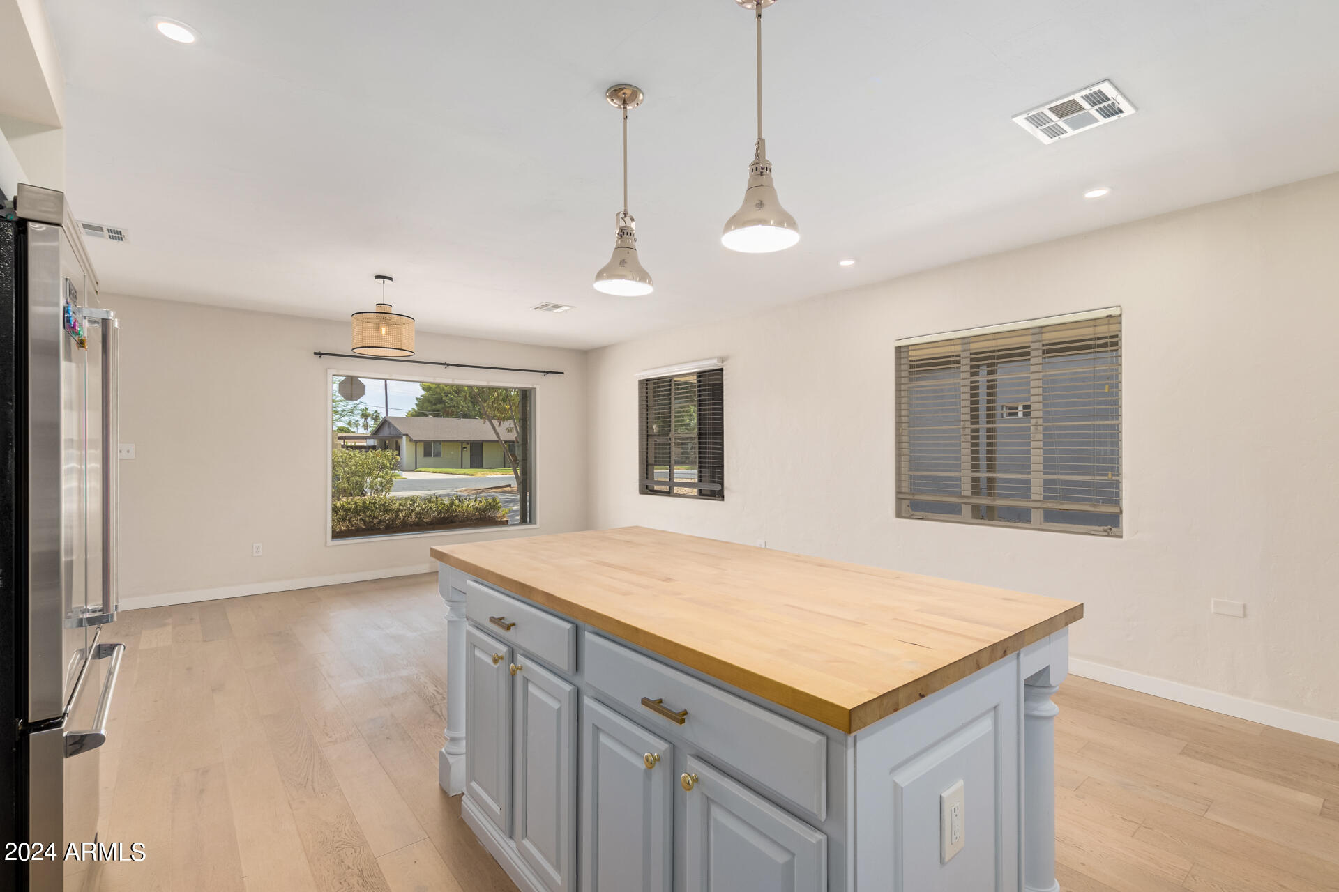 2028 W MEDLOCK Drive