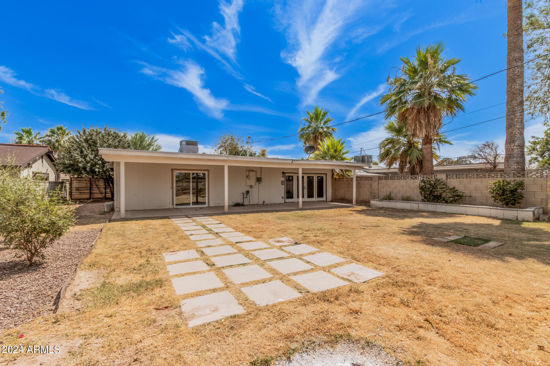 2028 W MEDLOCK Drive