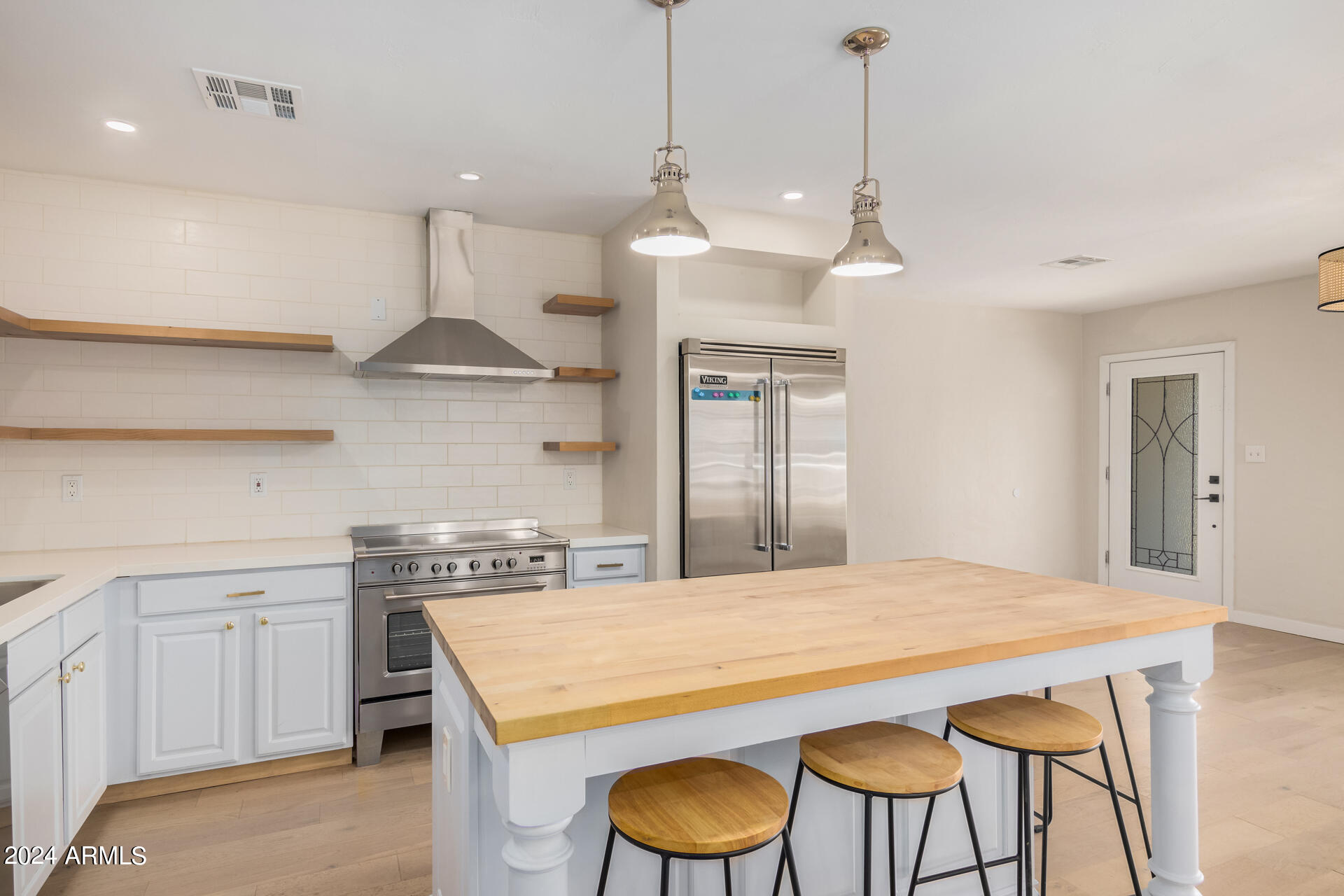 2028 W MEDLOCK Drive