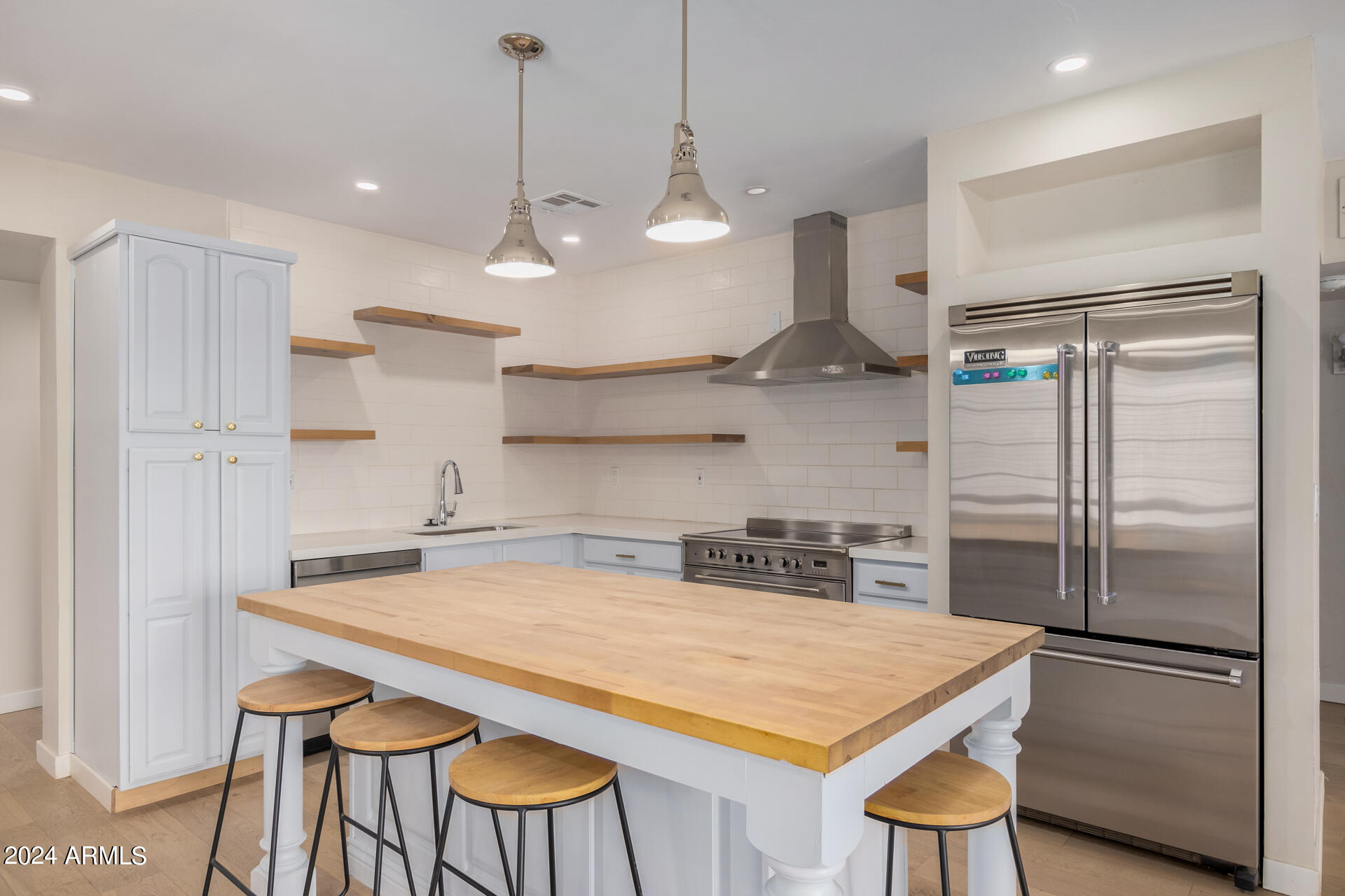 2028 W MEDLOCK Drive