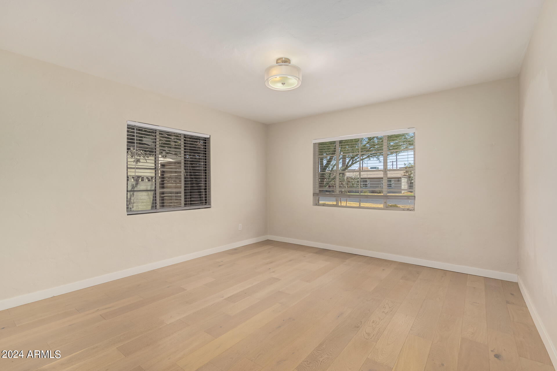 2028 W MEDLOCK Drive