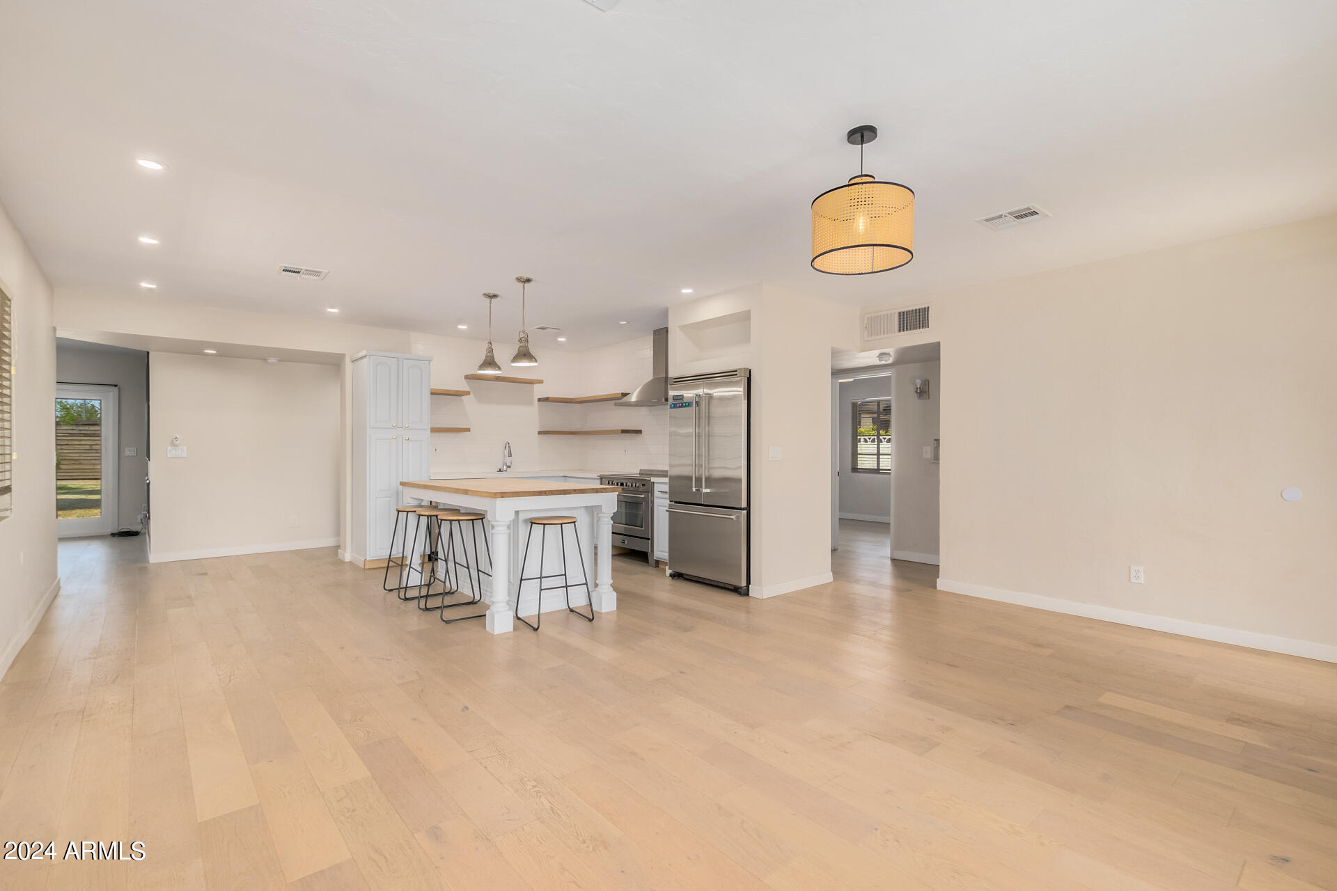 2028 W MEDLOCK Drive