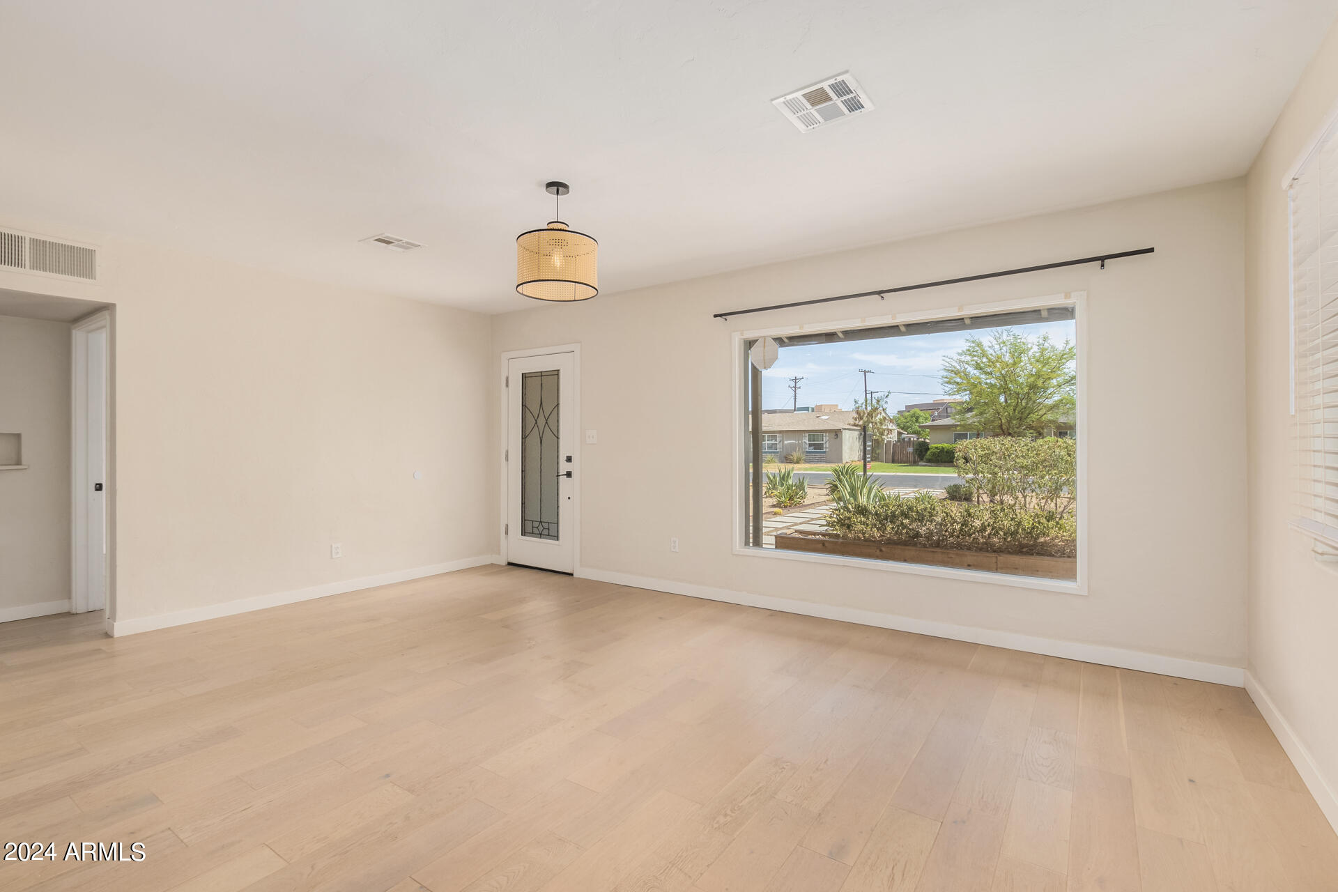 2028 W MEDLOCK Drive