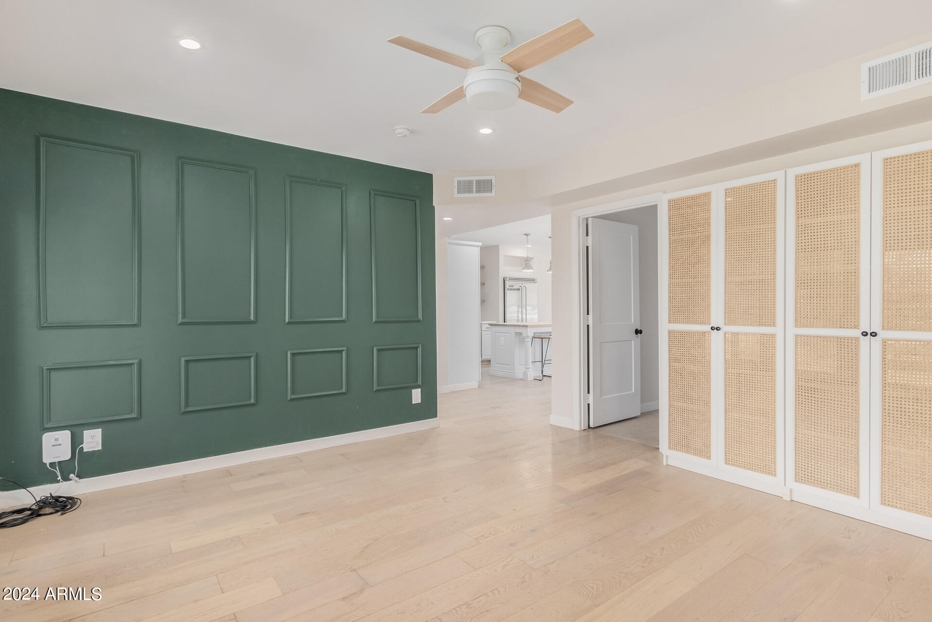 2028 W MEDLOCK Drive