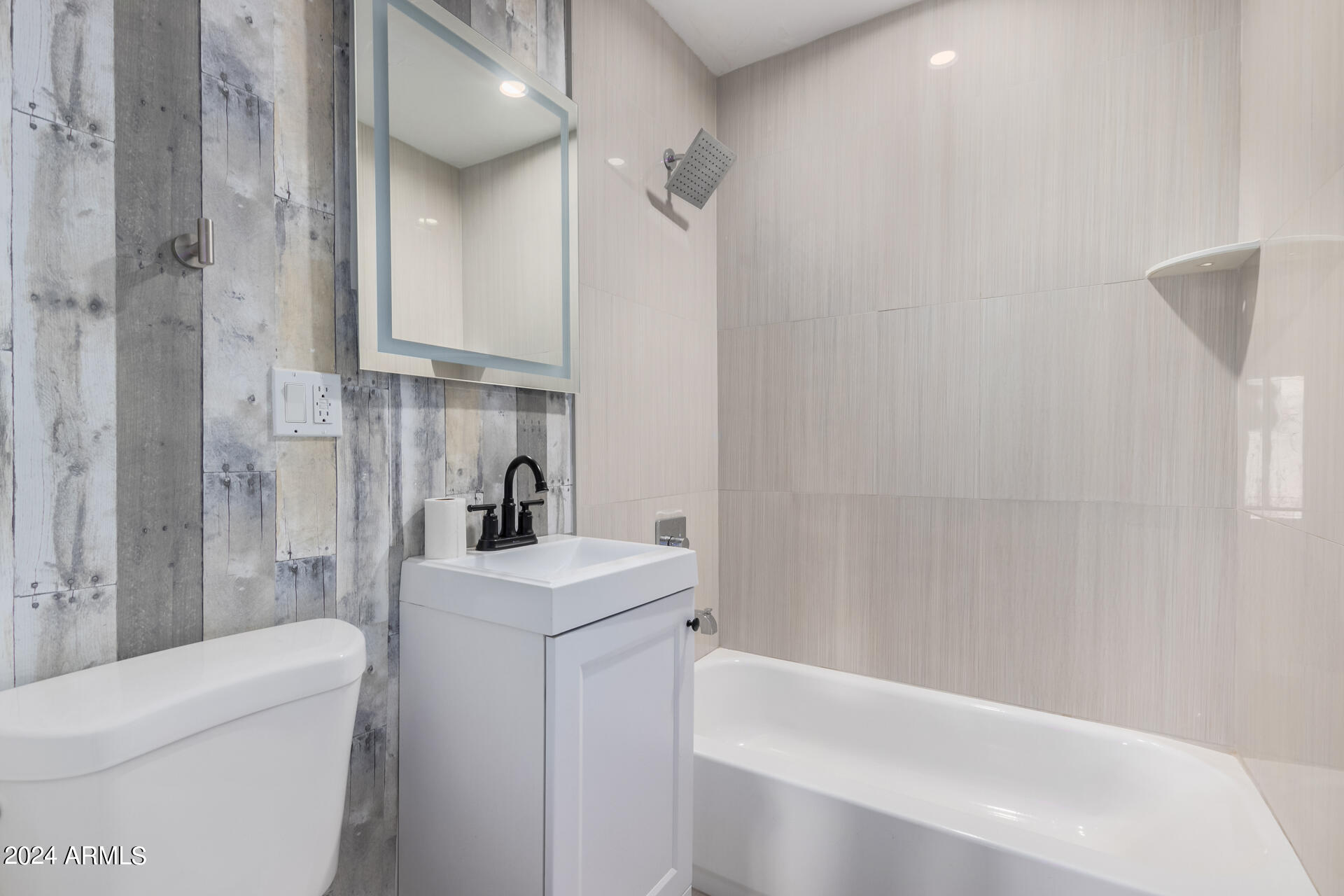 2028 W MEDLOCK Drive