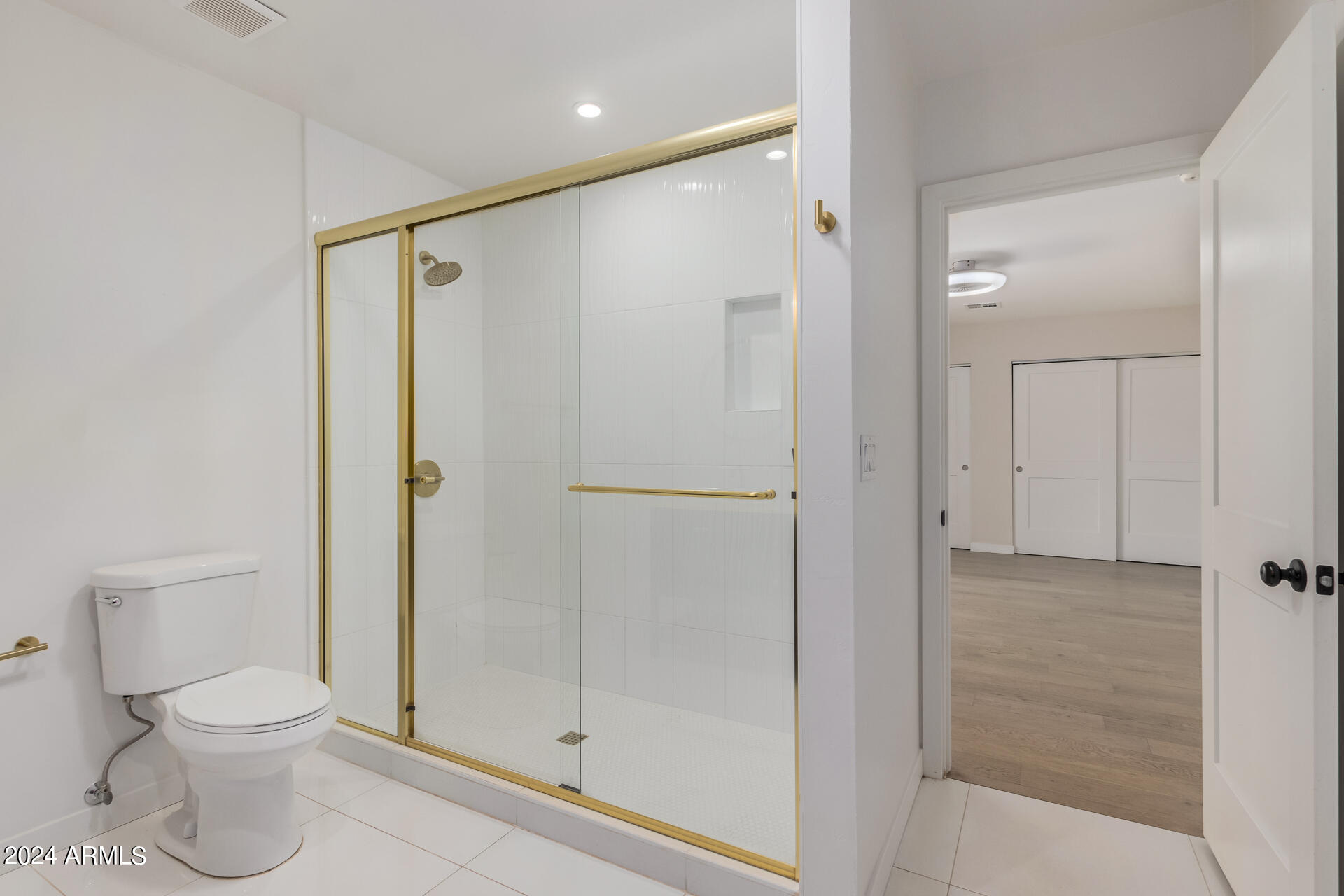 2028 W MEDLOCK Drive