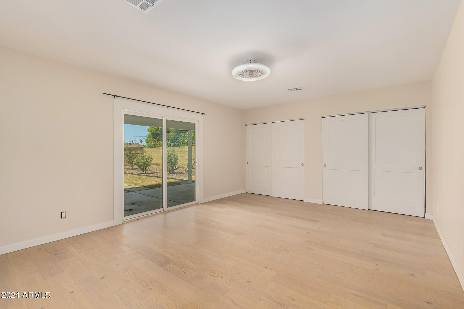 2028 W MEDLOCK Drive