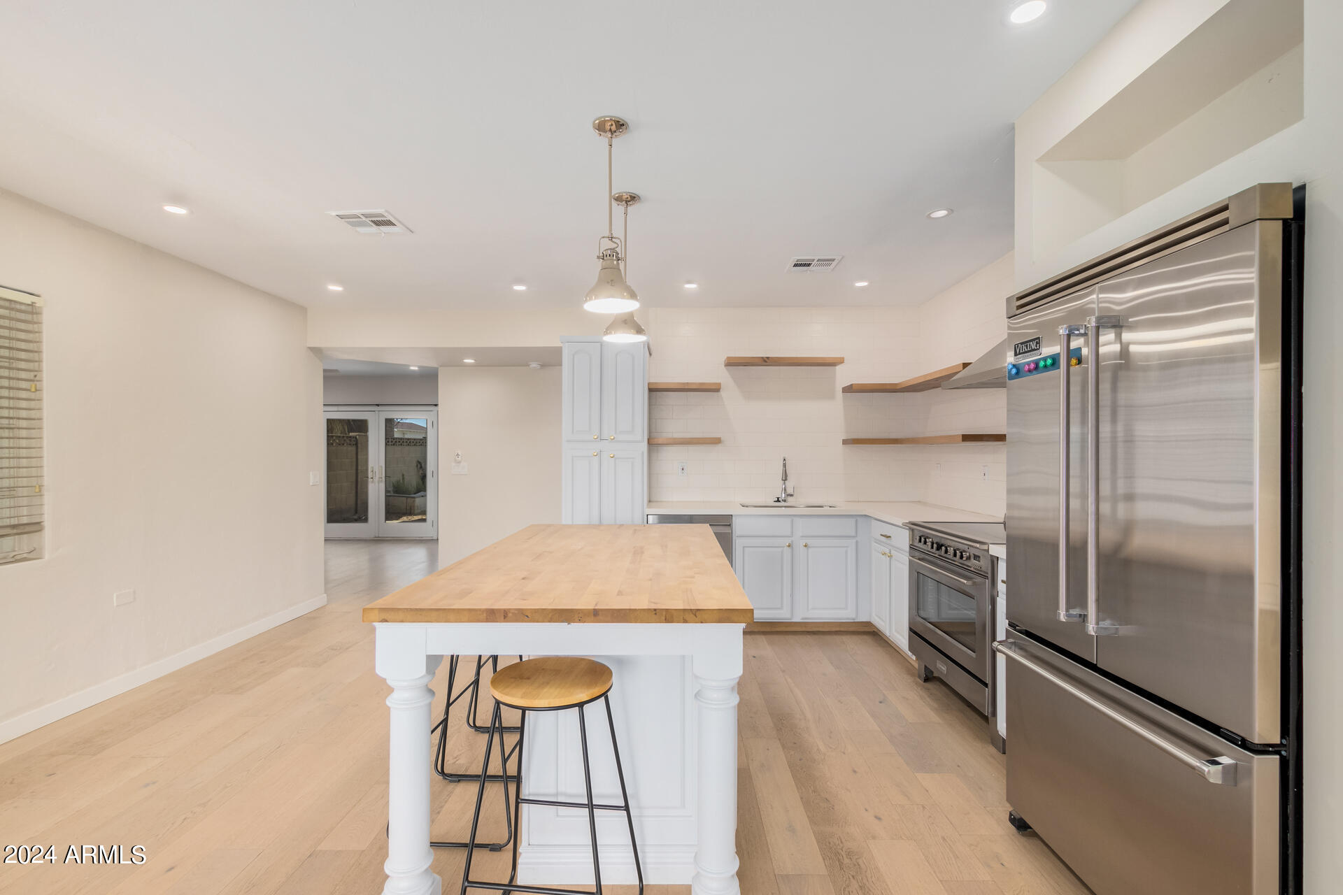 2028 W MEDLOCK Drive