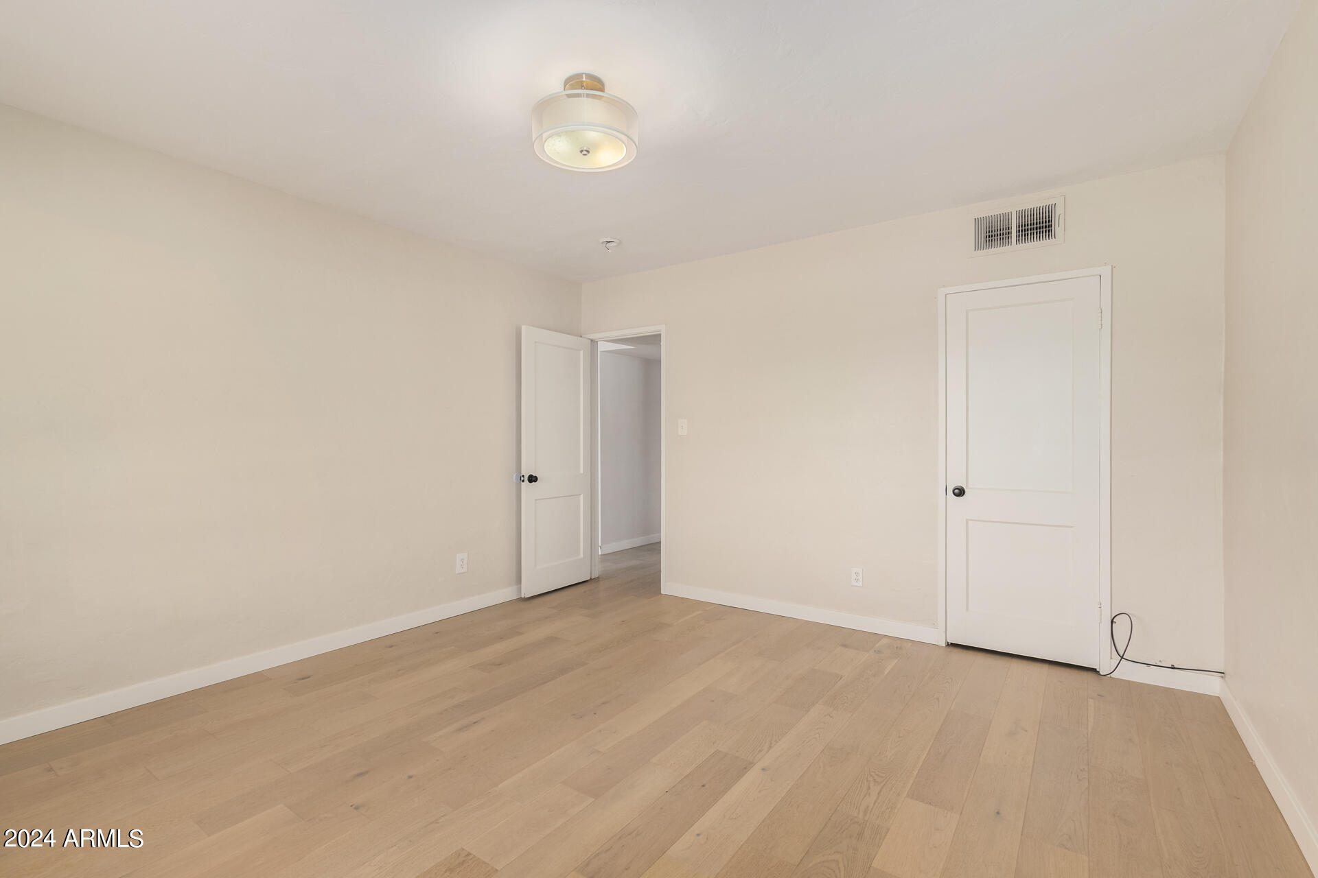 2028 W MEDLOCK Drive