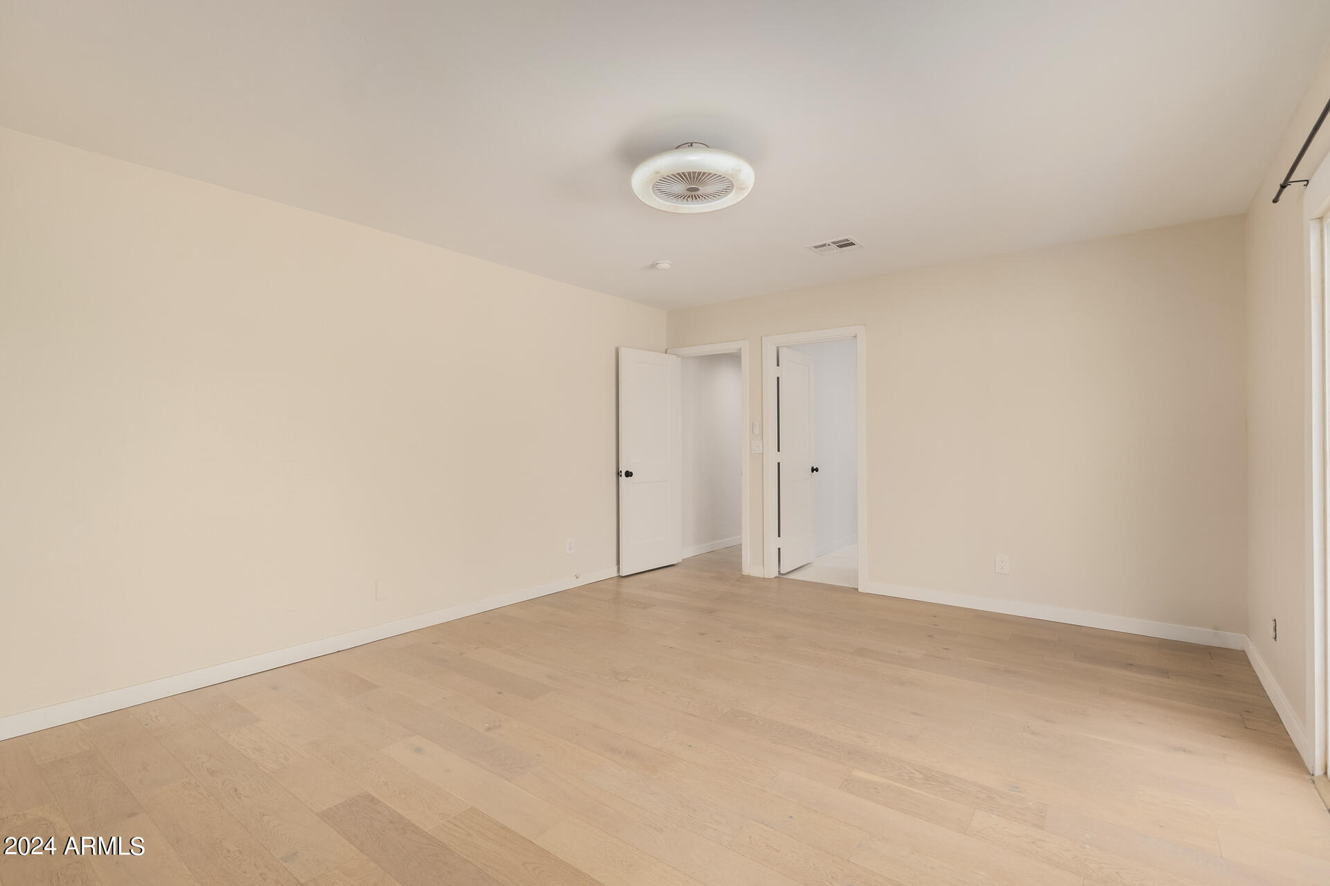 2028 W MEDLOCK Drive