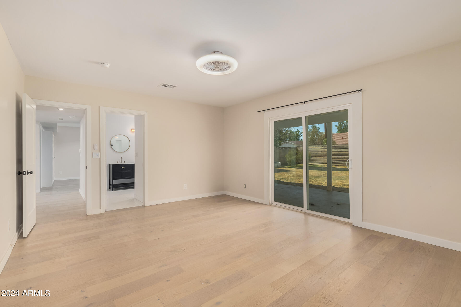 2028 W MEDLOCK Drive