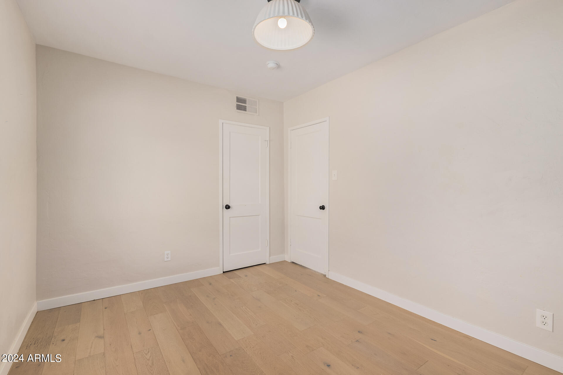 2028 W MEDLOCK Drive