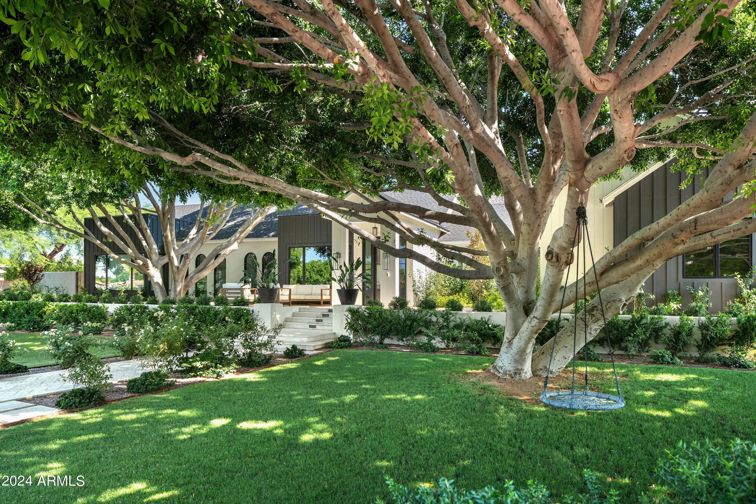 5502 E MARIPOSA Street