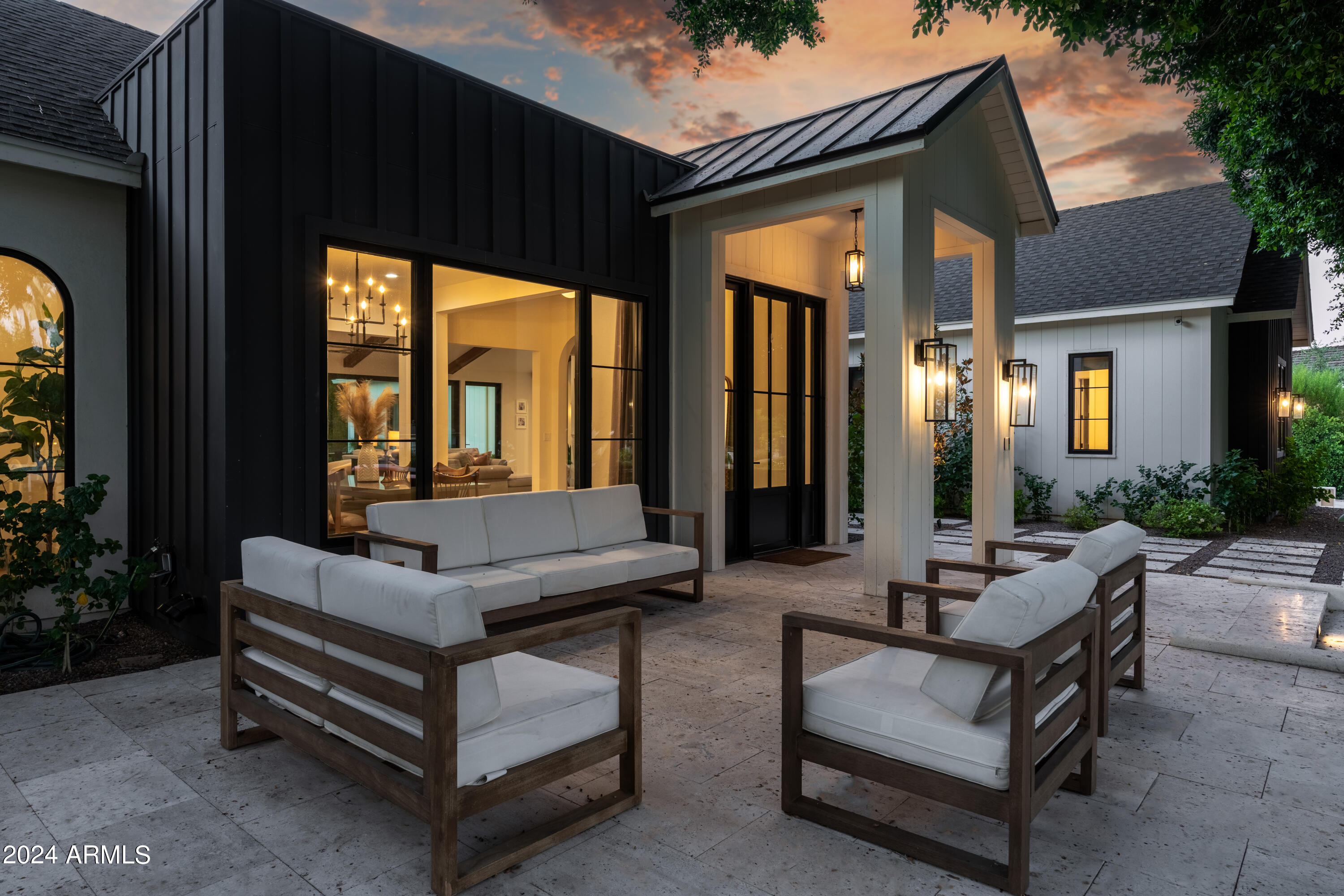 5502 E MARIPOSA Street