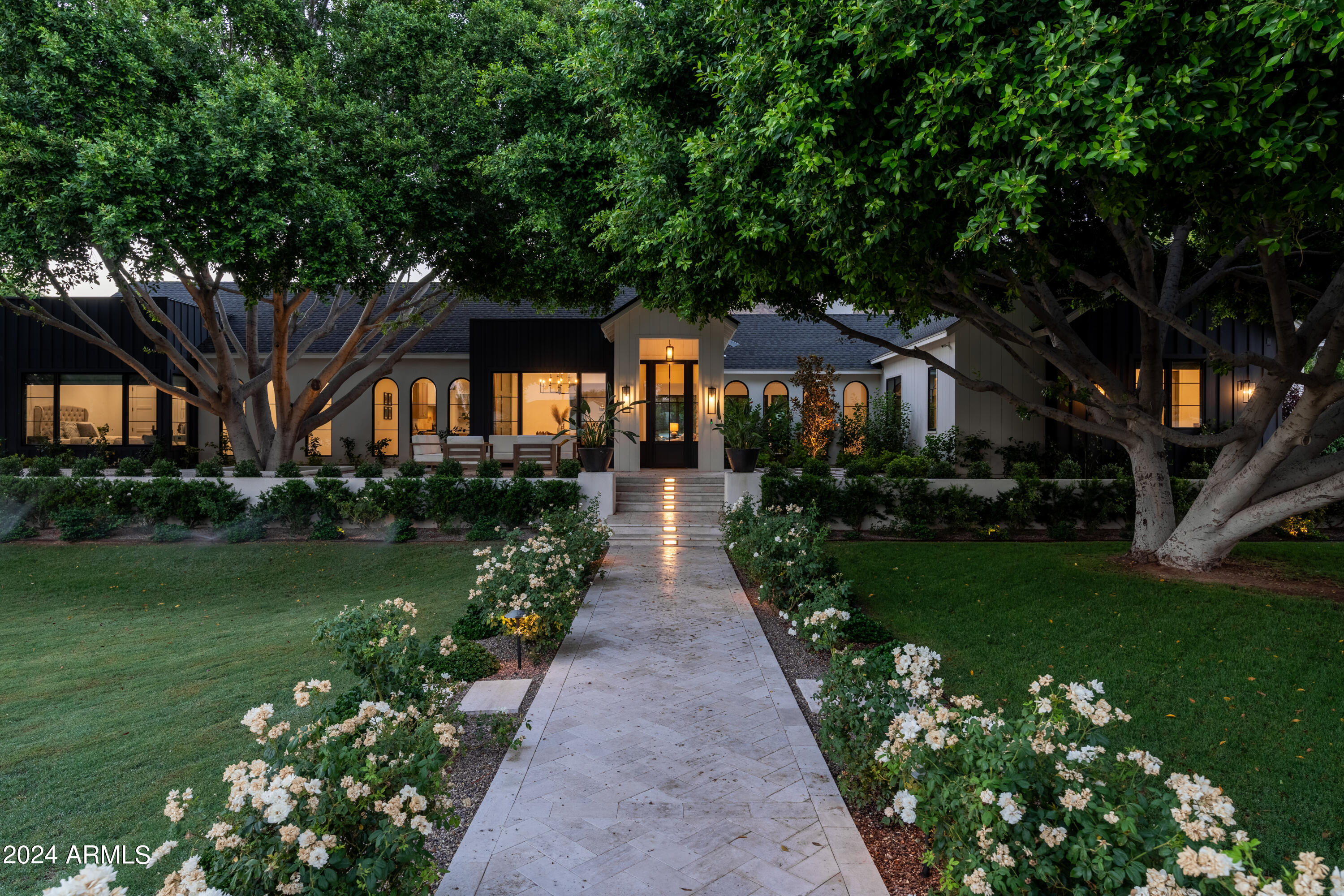 5502 E MARIPOSA Street