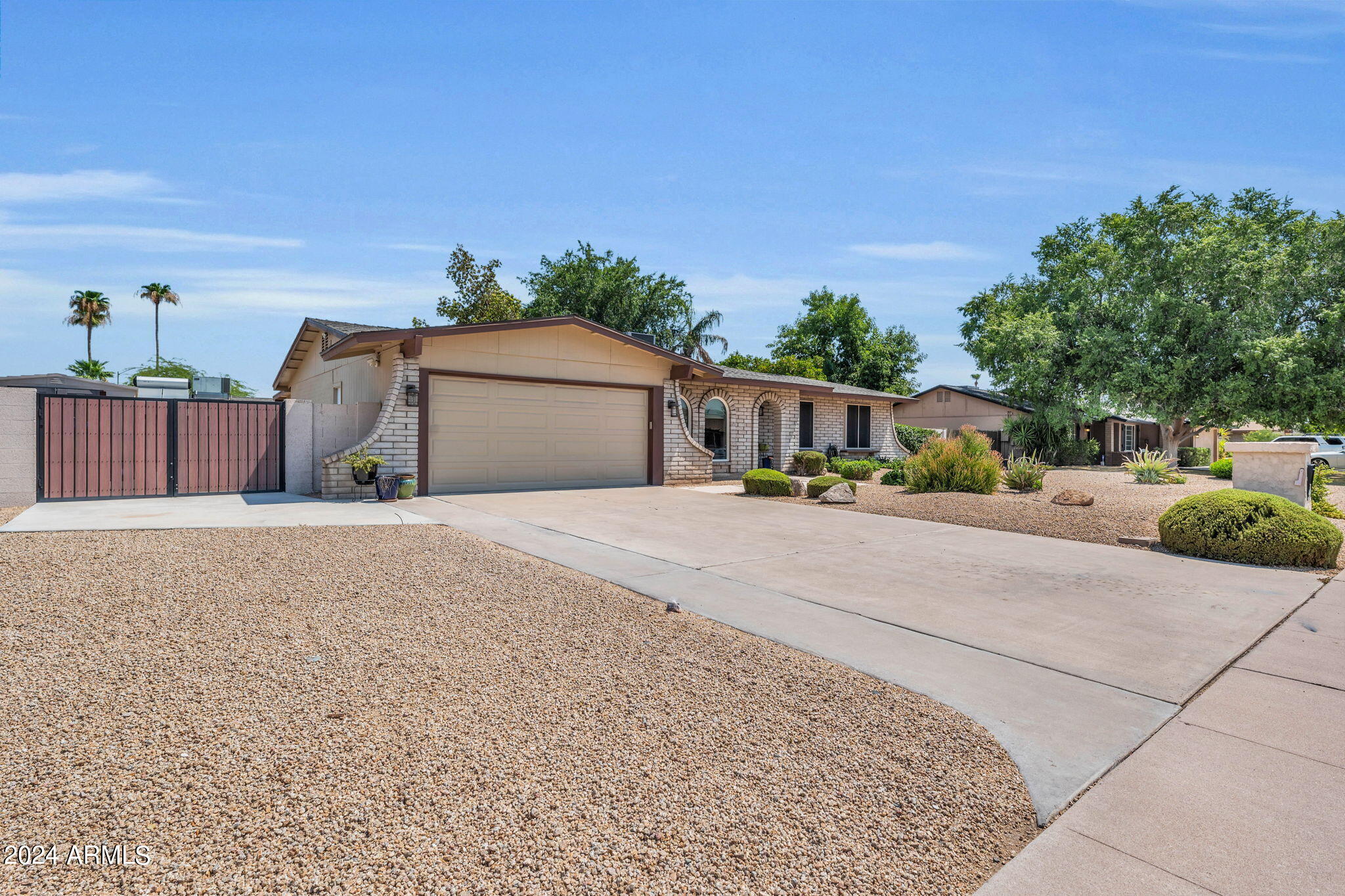 4024 E SHANGRI LA Road