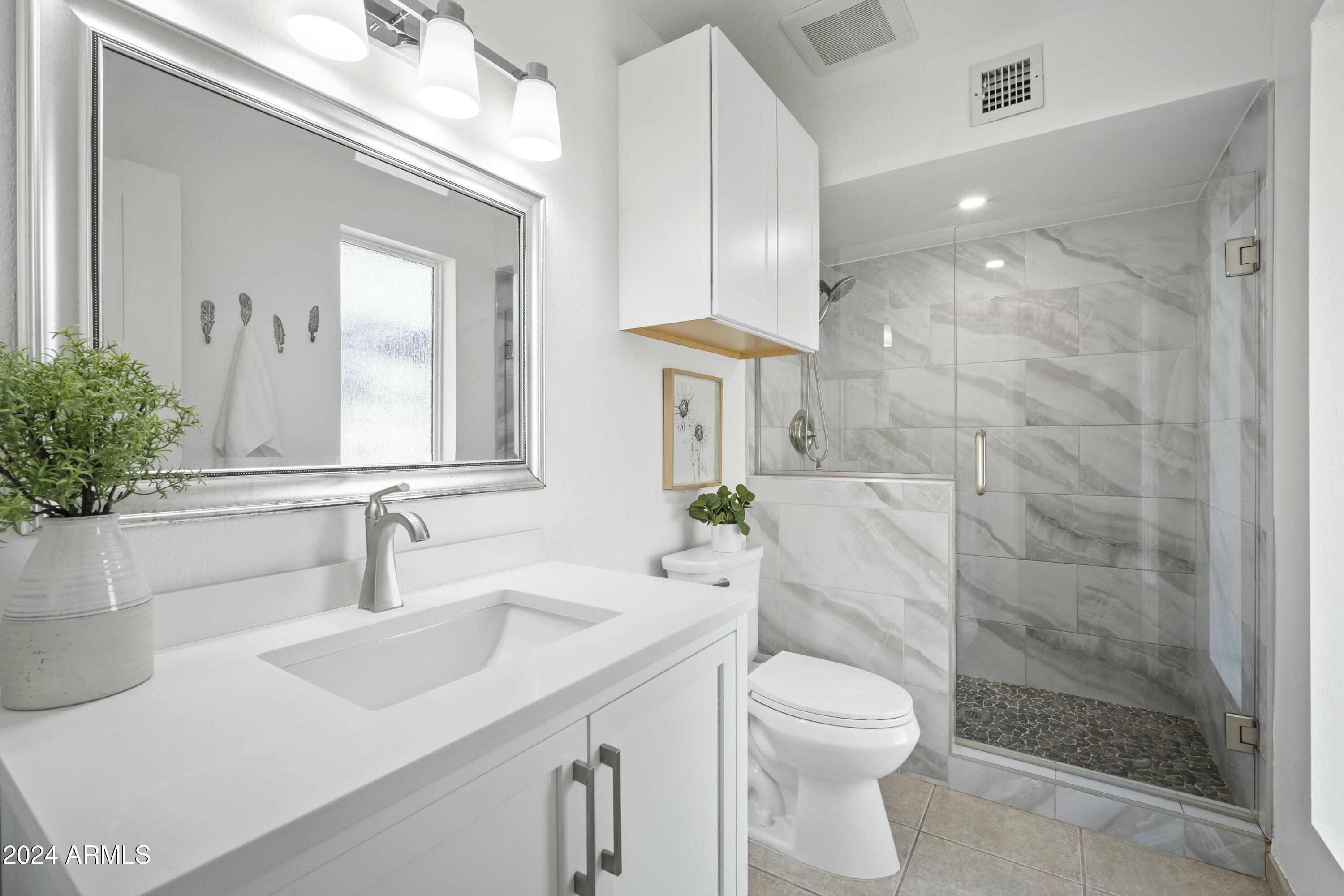 4024 E SHANGRI LA Road