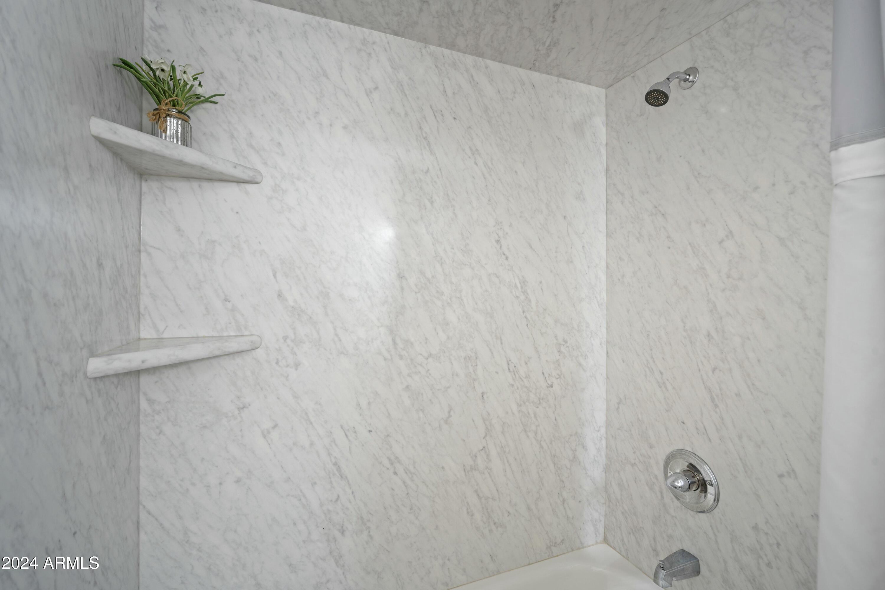 4024 E SHANGRI LA Road