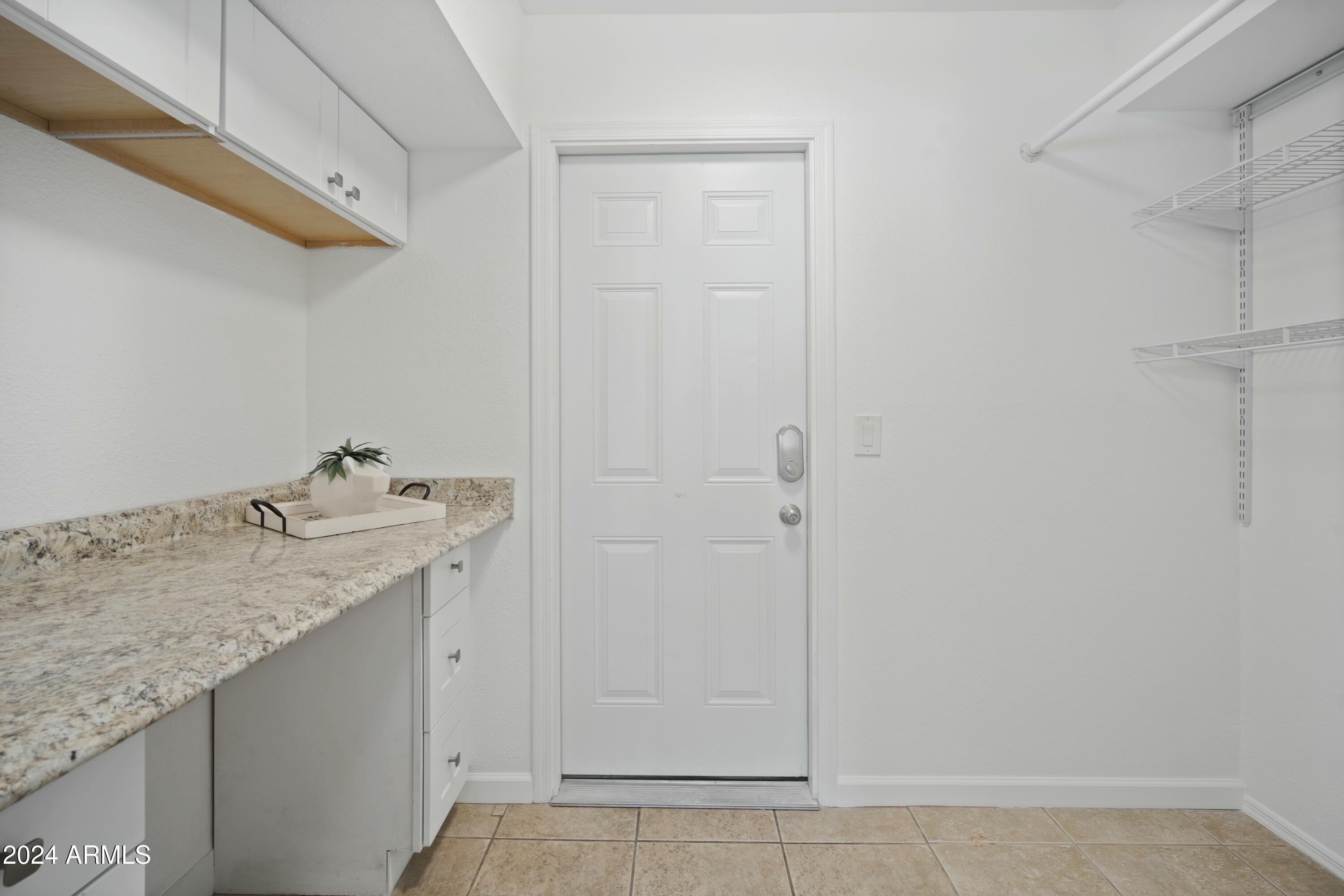 4024 E SHANGRI LA Road