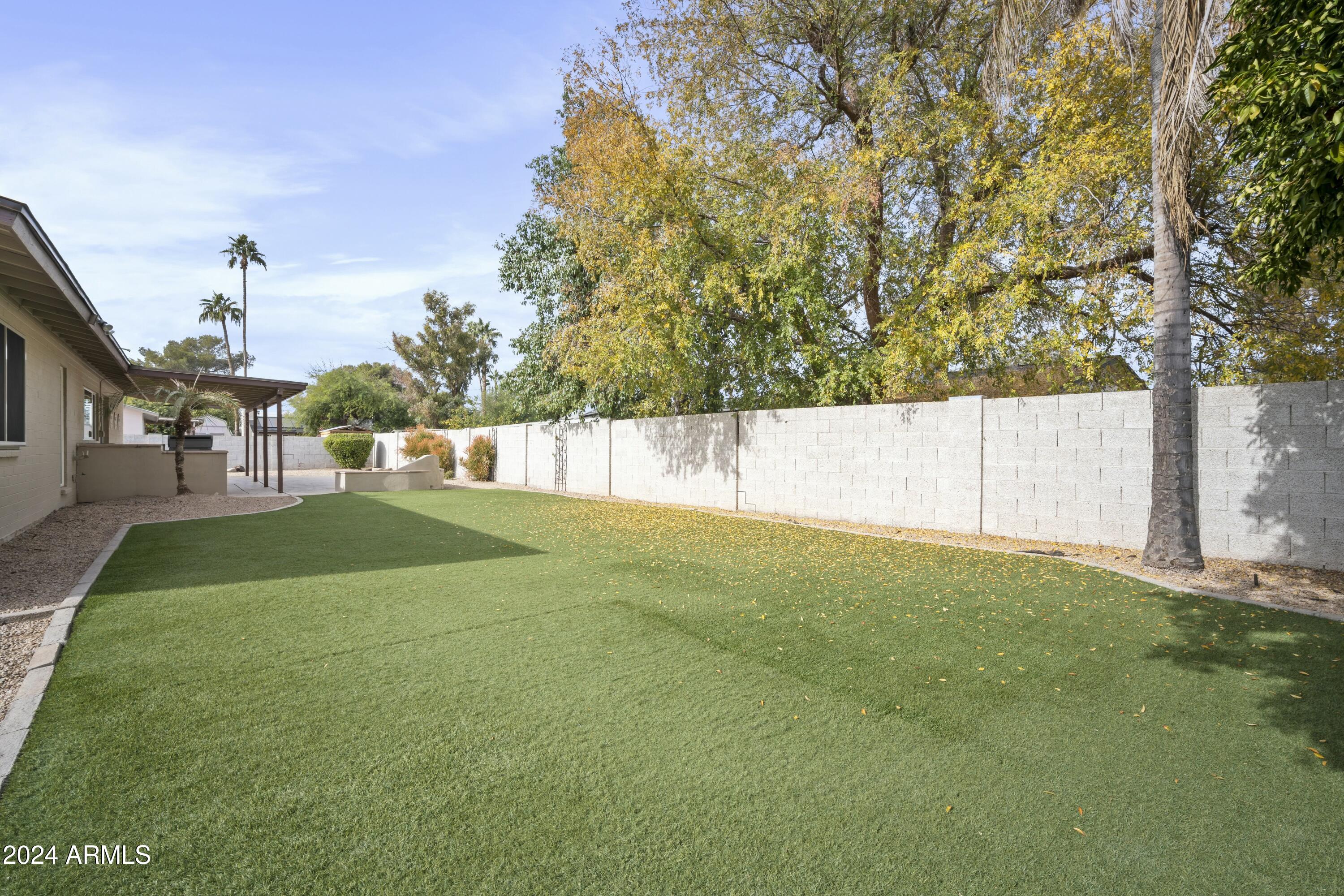 4024 E SHANGRI LA Road