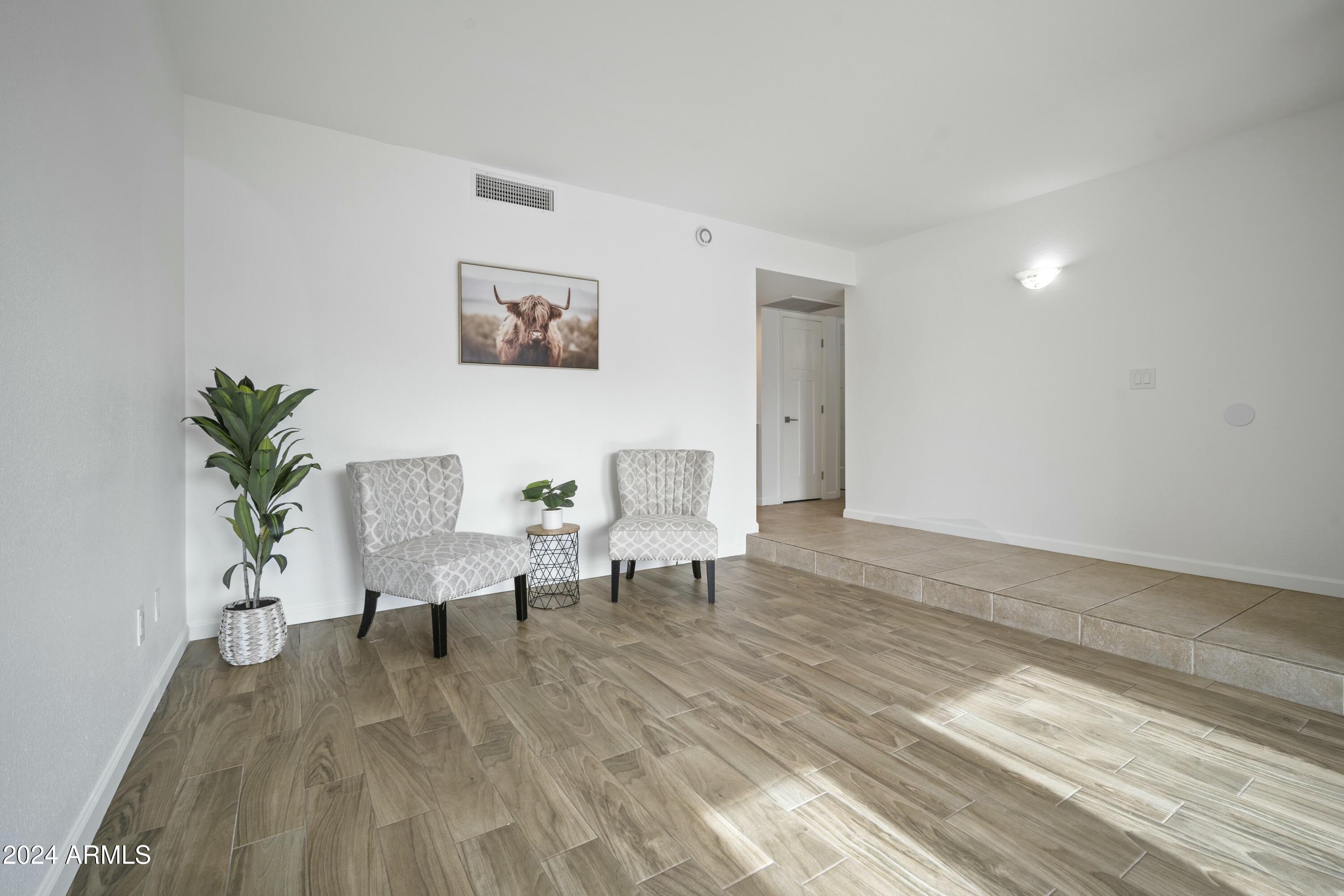 4024 E SHANGRI LA Road