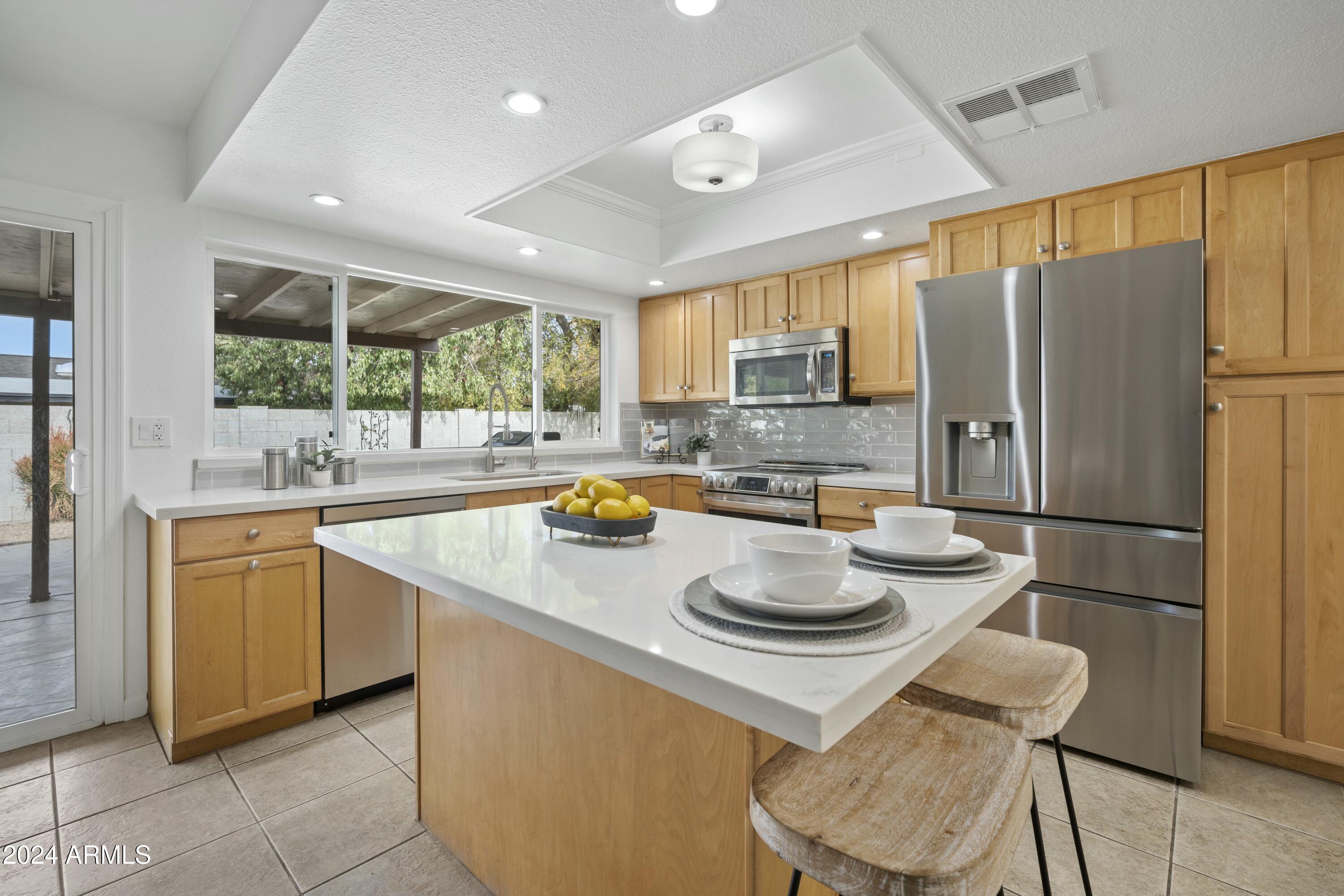 4024 E SHANGRI LA Road