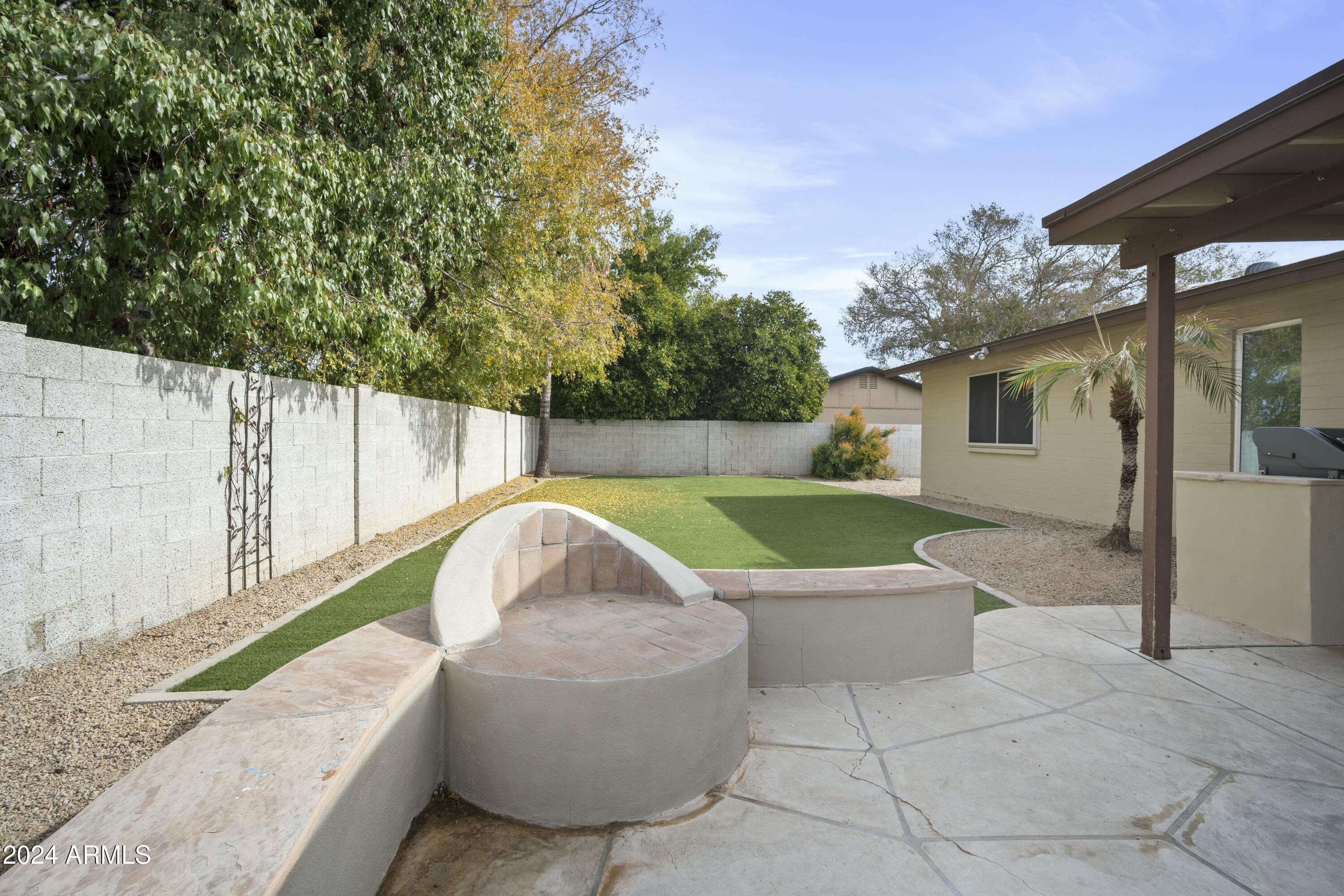 4024 E SHANGRI LA Road