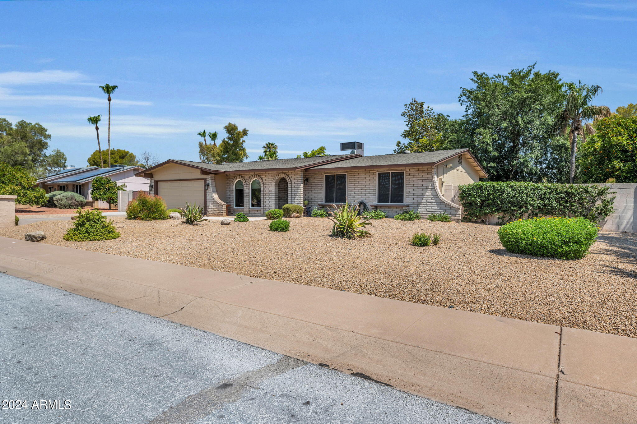 4024 E SHANGRI LA Road