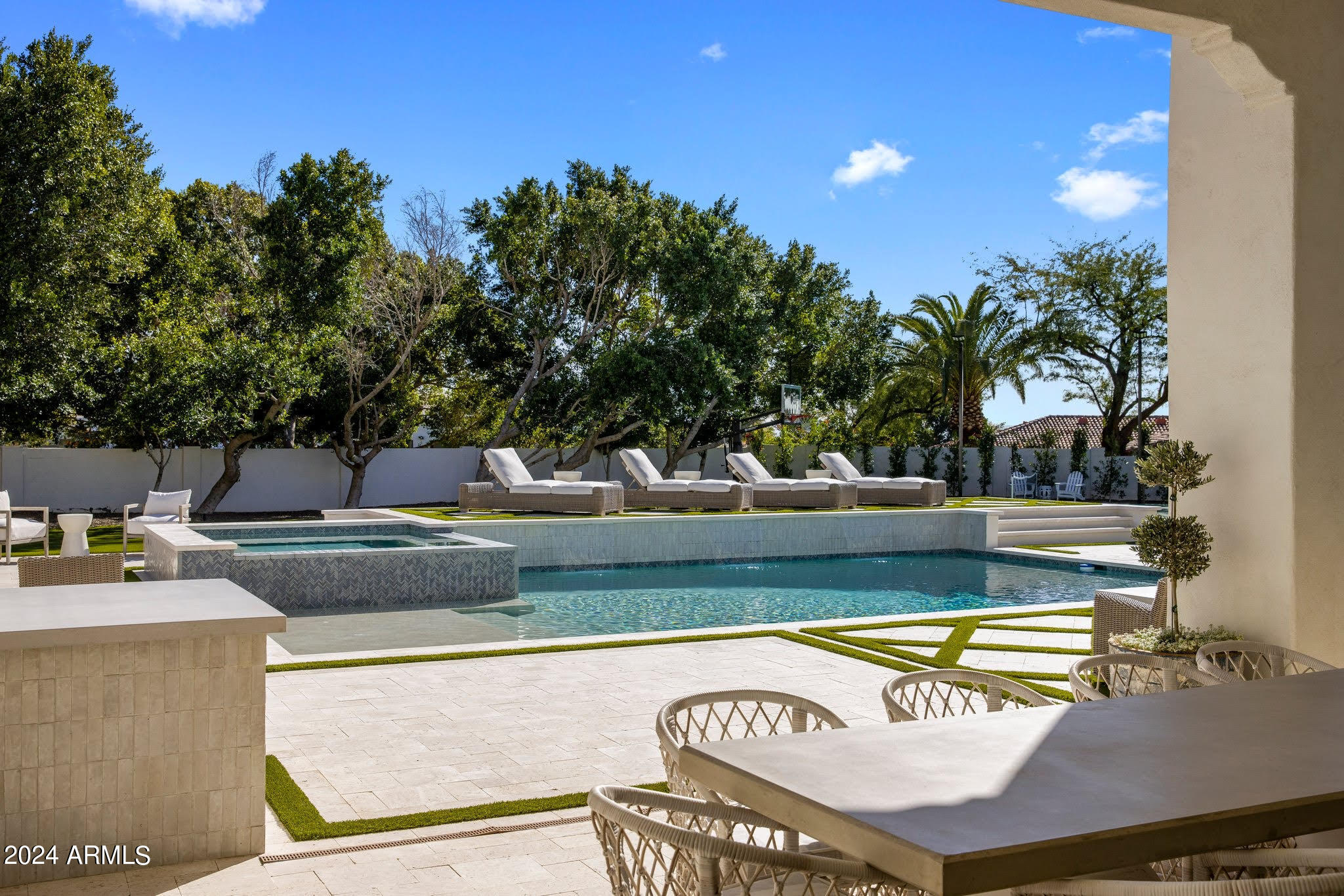 5121 E Rockridge Road