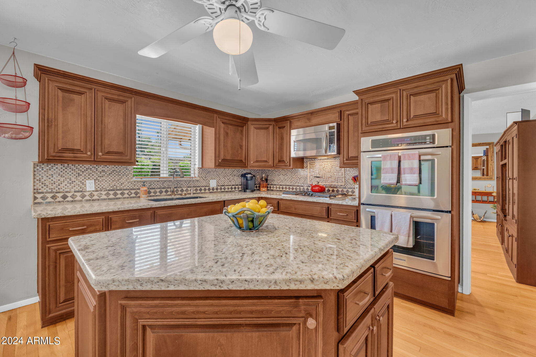 135 E NORTHERN Avenue